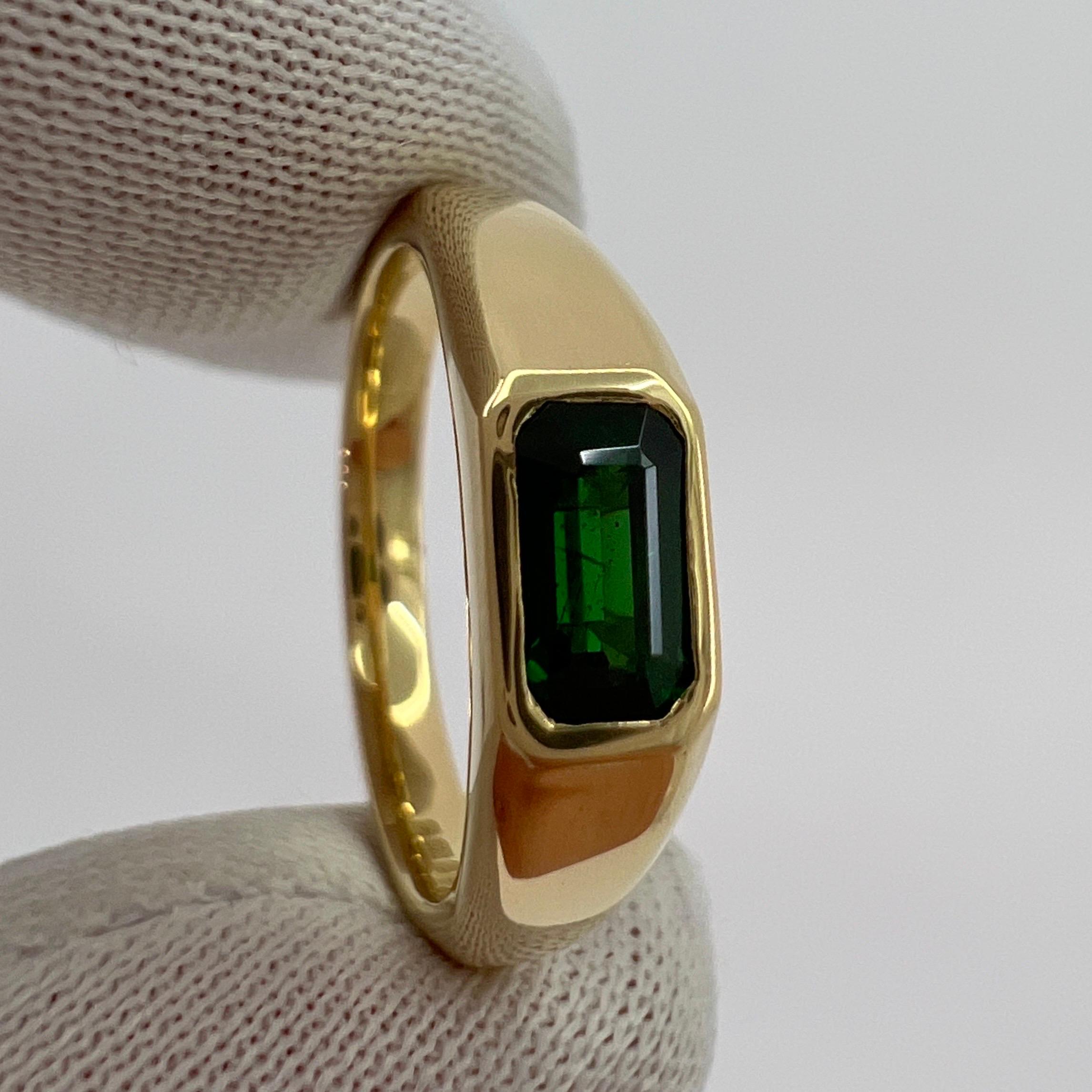 Women's or Men's ITSIT Vivid Green Tsavorite Garnet 0.75 Carat Emerald Cut 18k Yellow Gold Ring For Sale