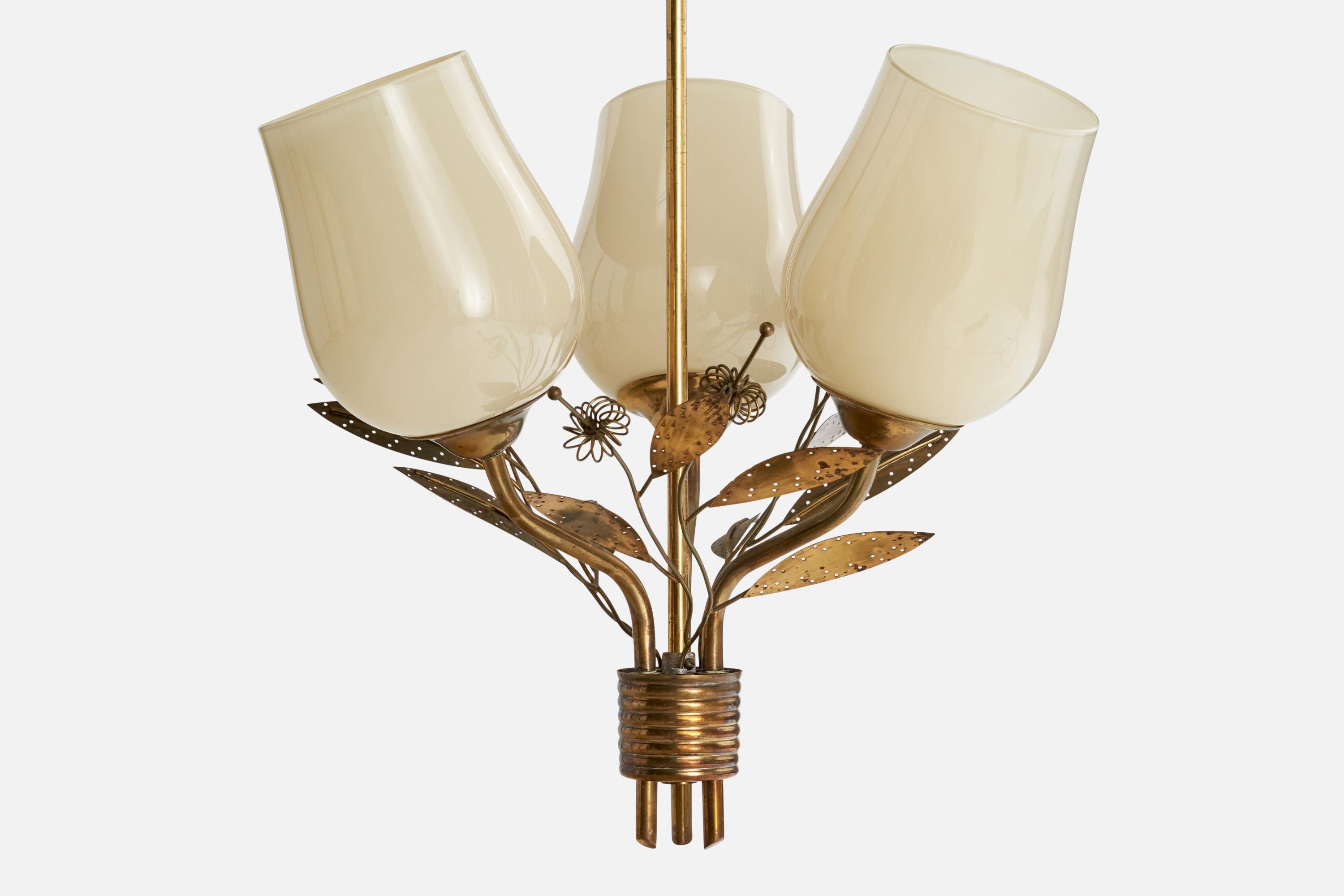 ITSU, Chandelier, Brass, Glass, Finland, 1950s In Good Condition For Sale In High Point, NC