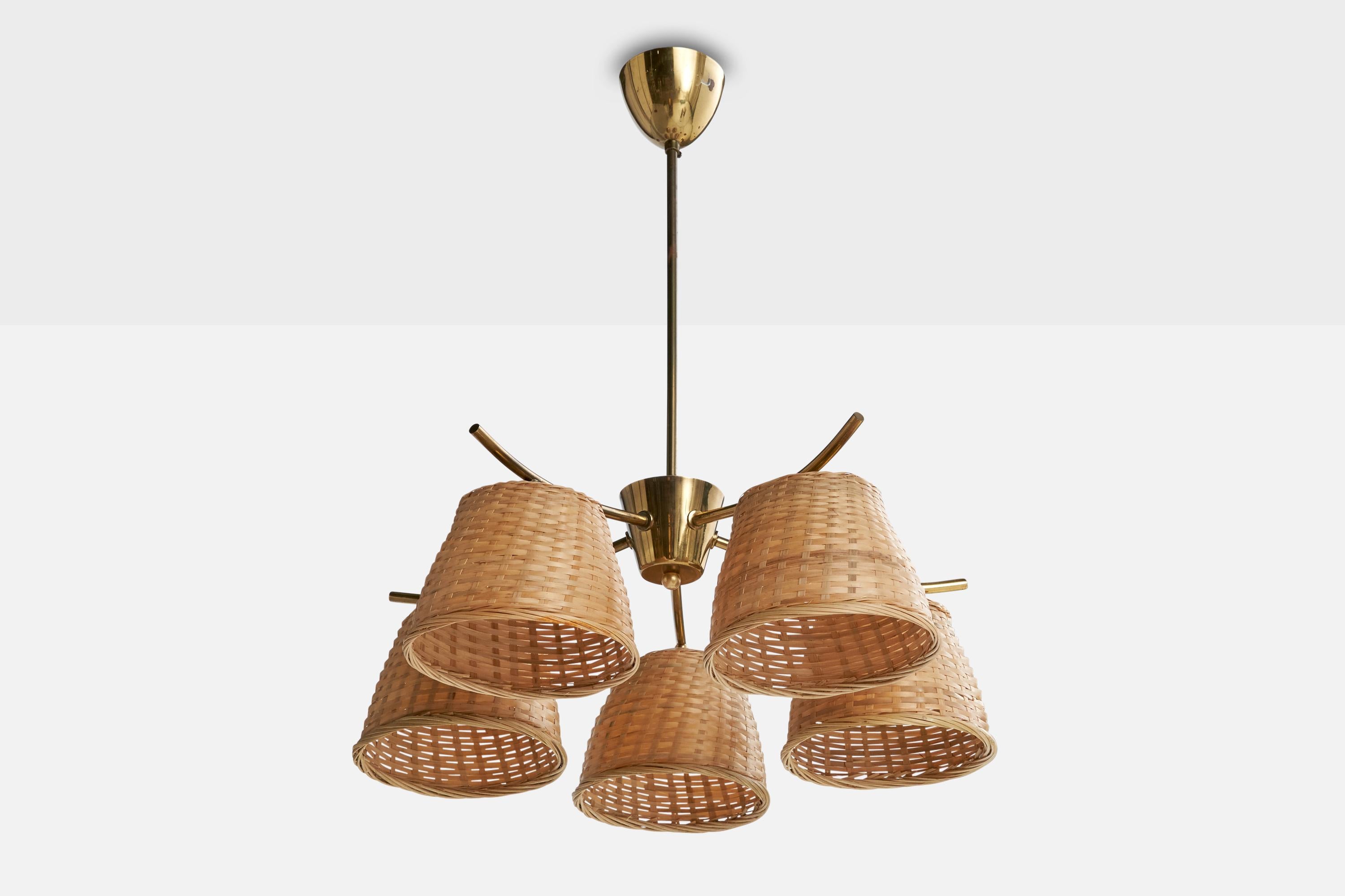 Araña de latón y ratán fabricada por Itsu, Finlandia, c. 1950.

Dimensiones totales (pulgadas): 26,75