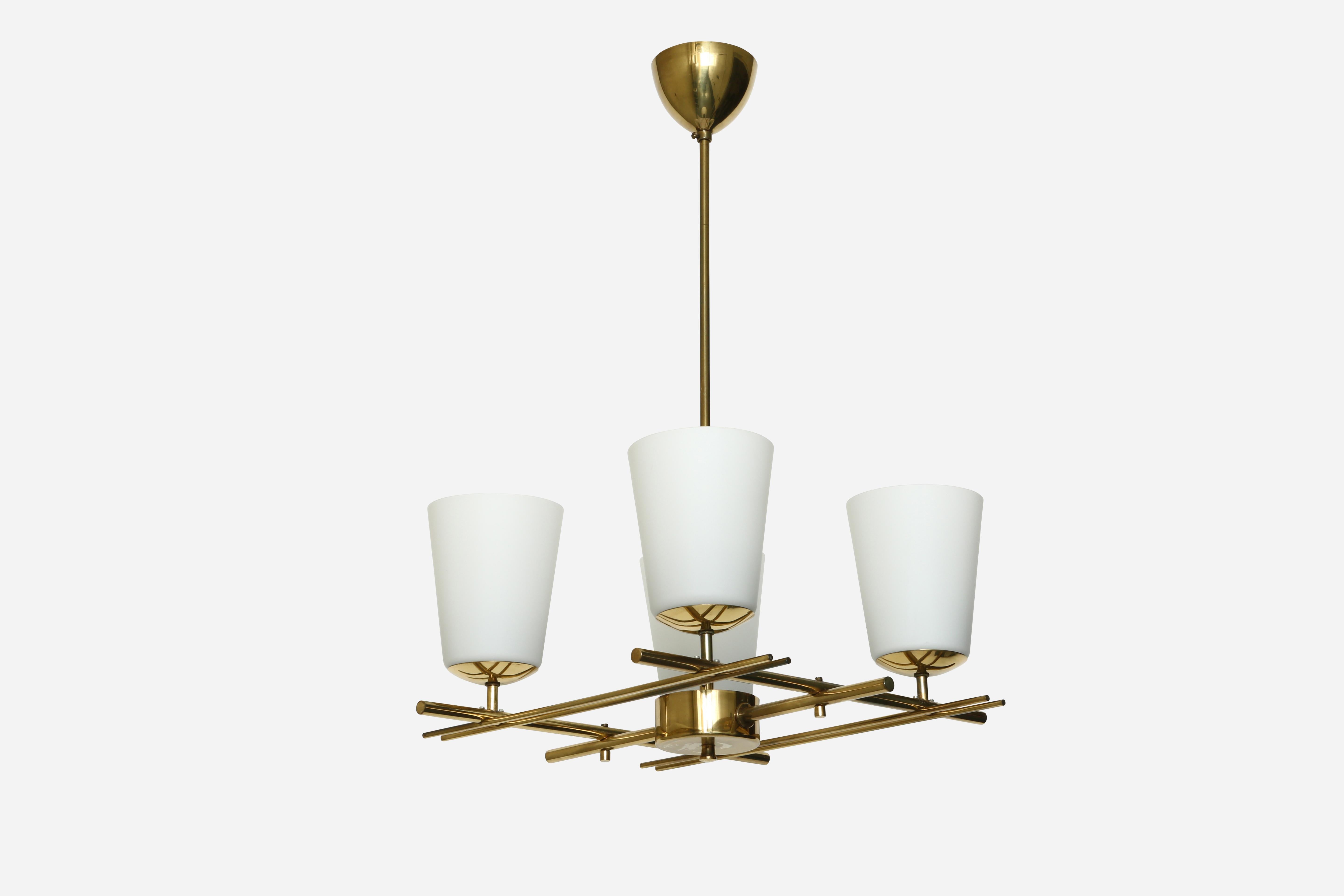 Lustre en laiton d'Itsu.
Quatre cloches en verre opalin mat et laiton.
Finlande, années 1960.
Modèle ER 162.
Fonctionne avec 4 ampoules à culot moyen.
Rewired for US.
Recâblage GRATUIT aux États-Unis.
PAS DE TARIFS, de droits de douane ou de frais