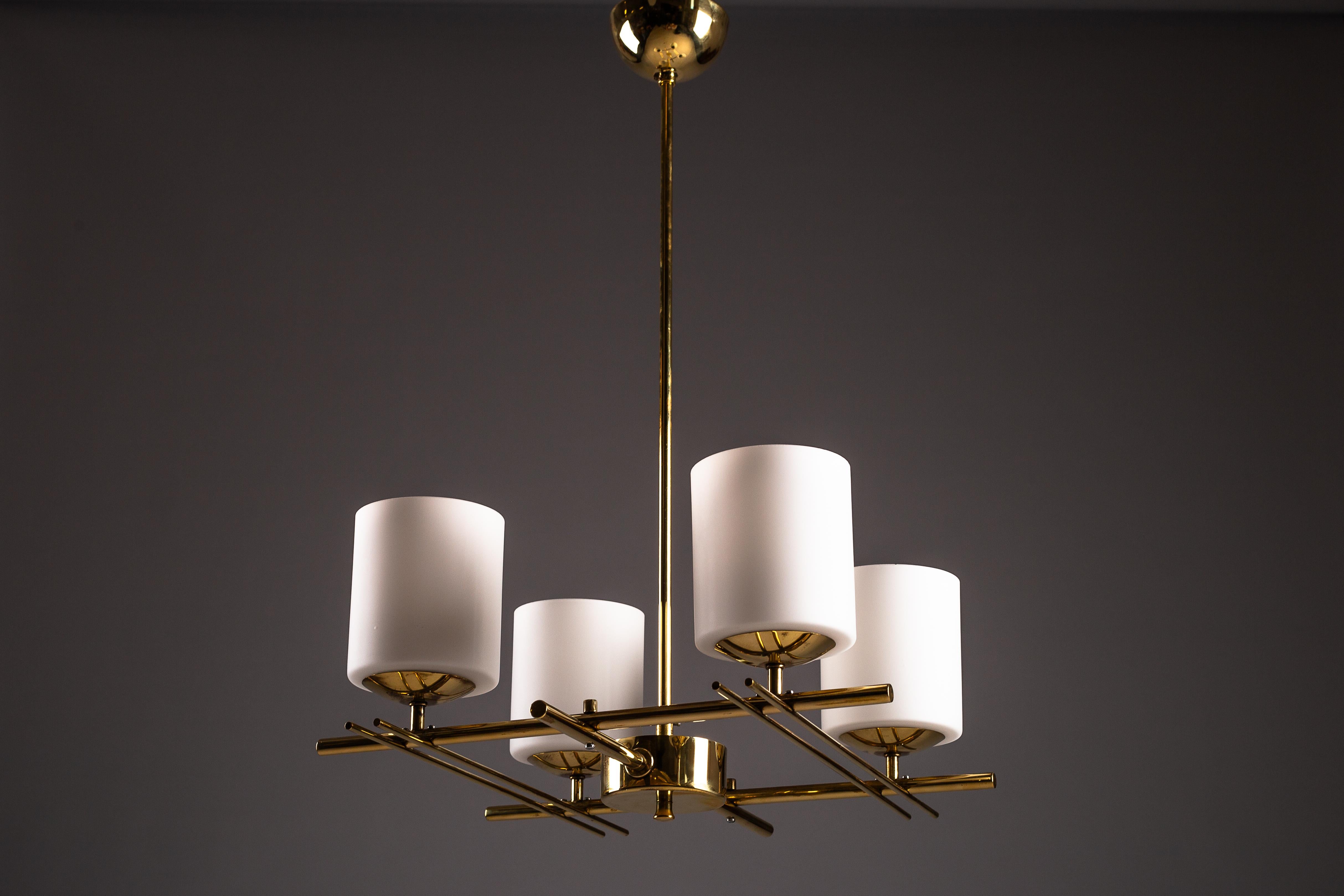 Mid-Century Modern Itsu ER 162/4 Lustre en laiton finlandais de style moderne du milieu du siècle dernier en vente