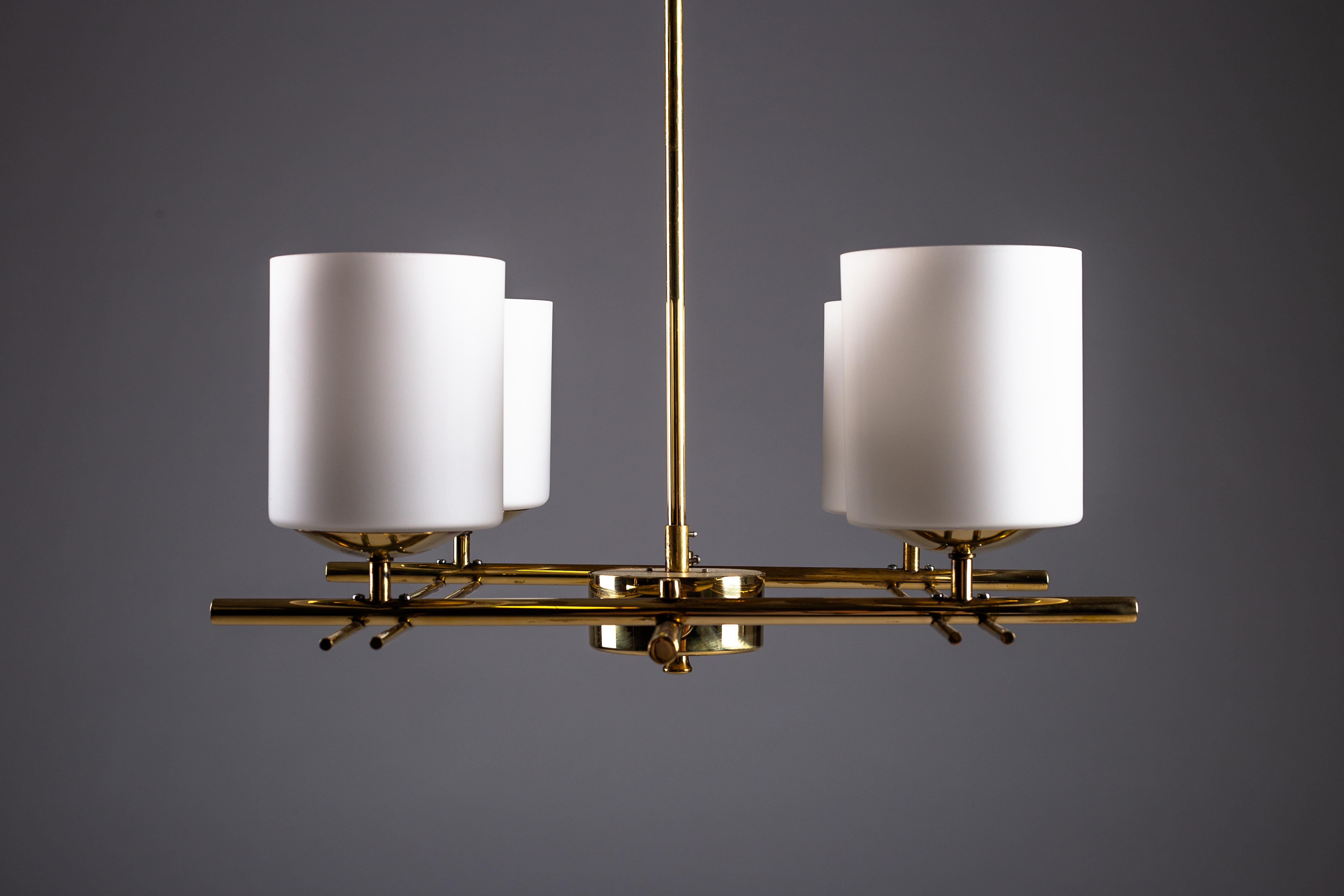 Finlandais Itsu ER 162/4 Lustre en laiton finlandais de style moderne du milieu du siècle dernier en vente