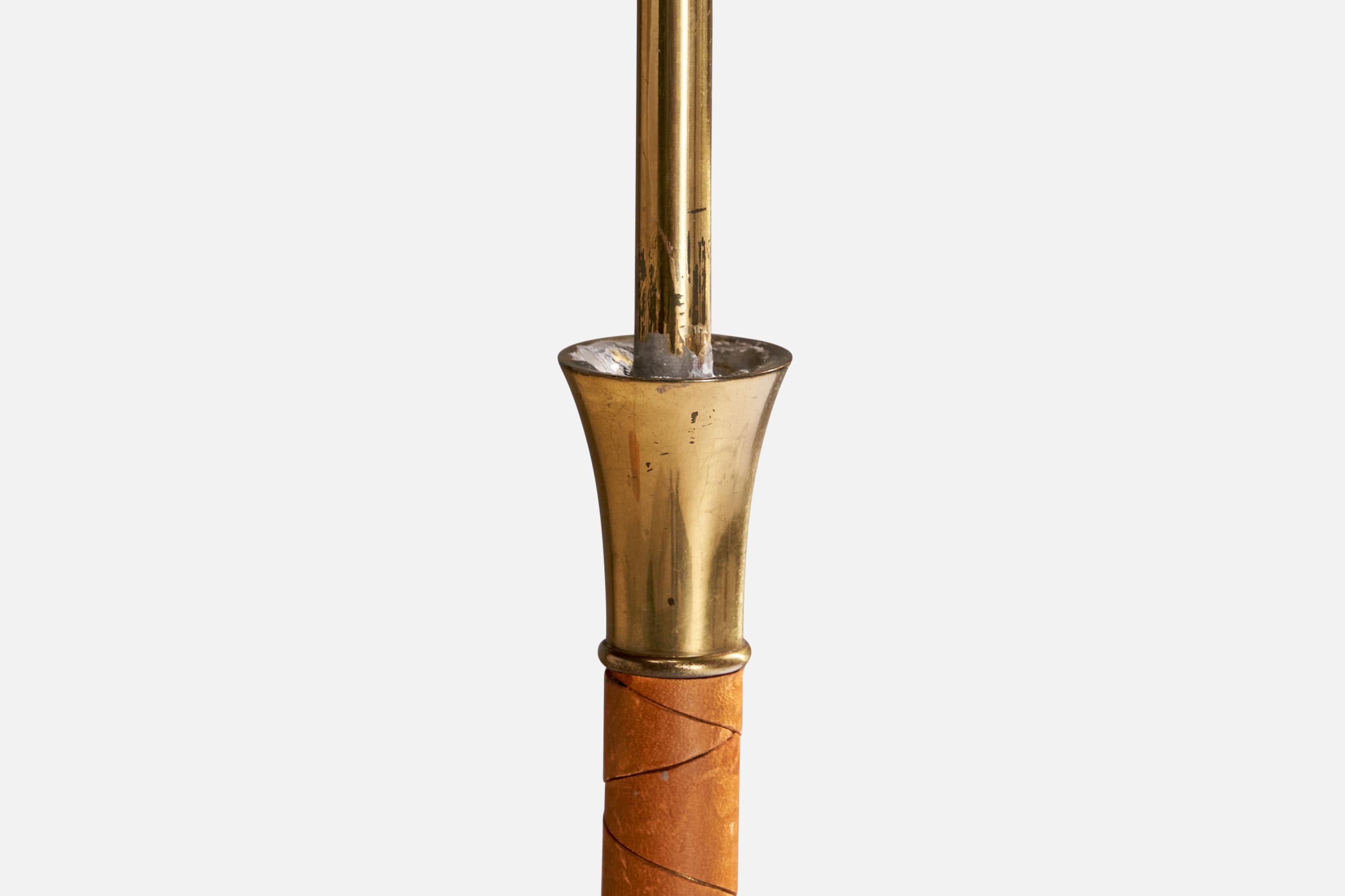 Itsu, Stehlampe, Messing, Leder, Rattan, Finnland, 1950er Jahre im Zustand „Gut“ im Angebot in High Point, NC