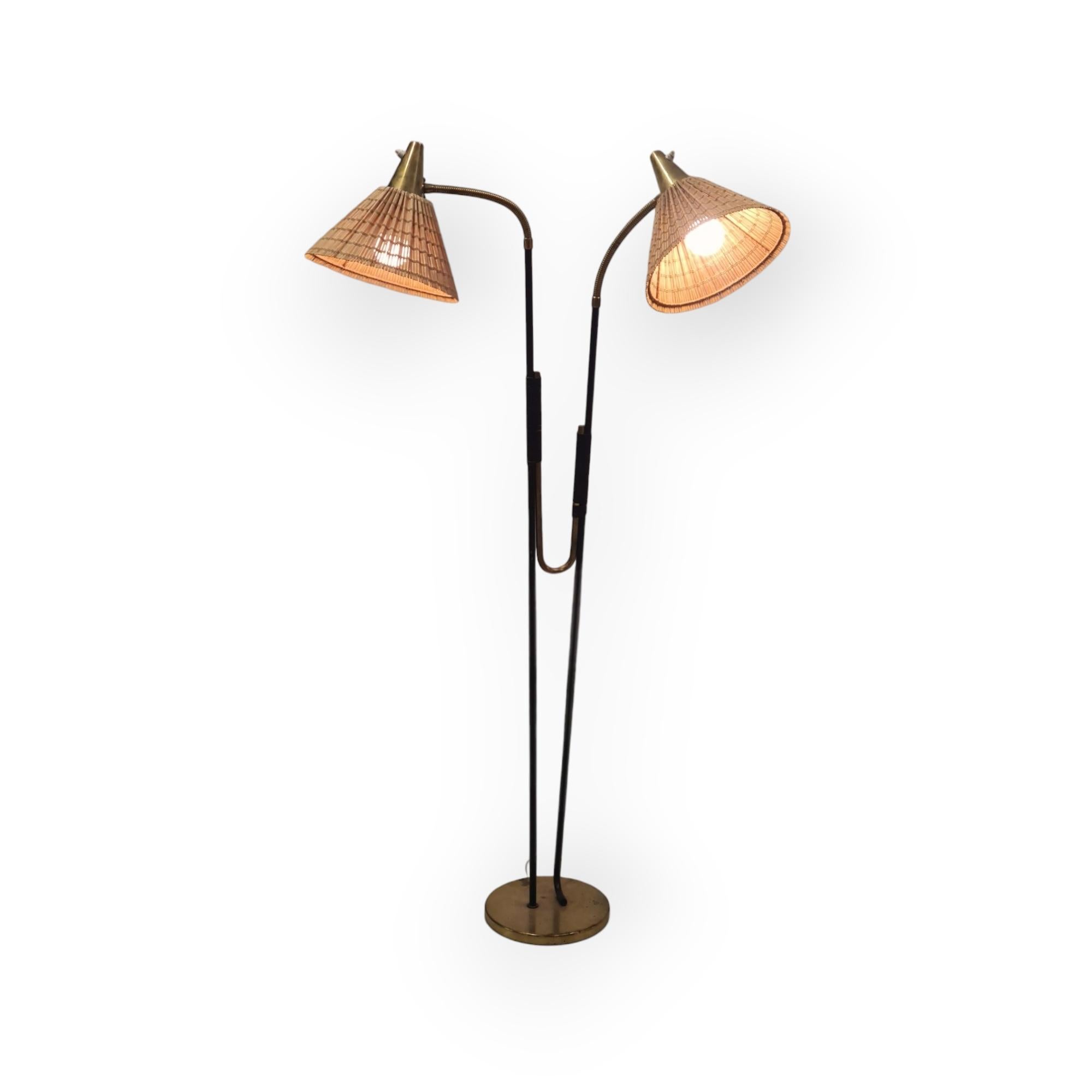 Itsu Floor Lamp Model No. EN 31, 1950s For Sale 2