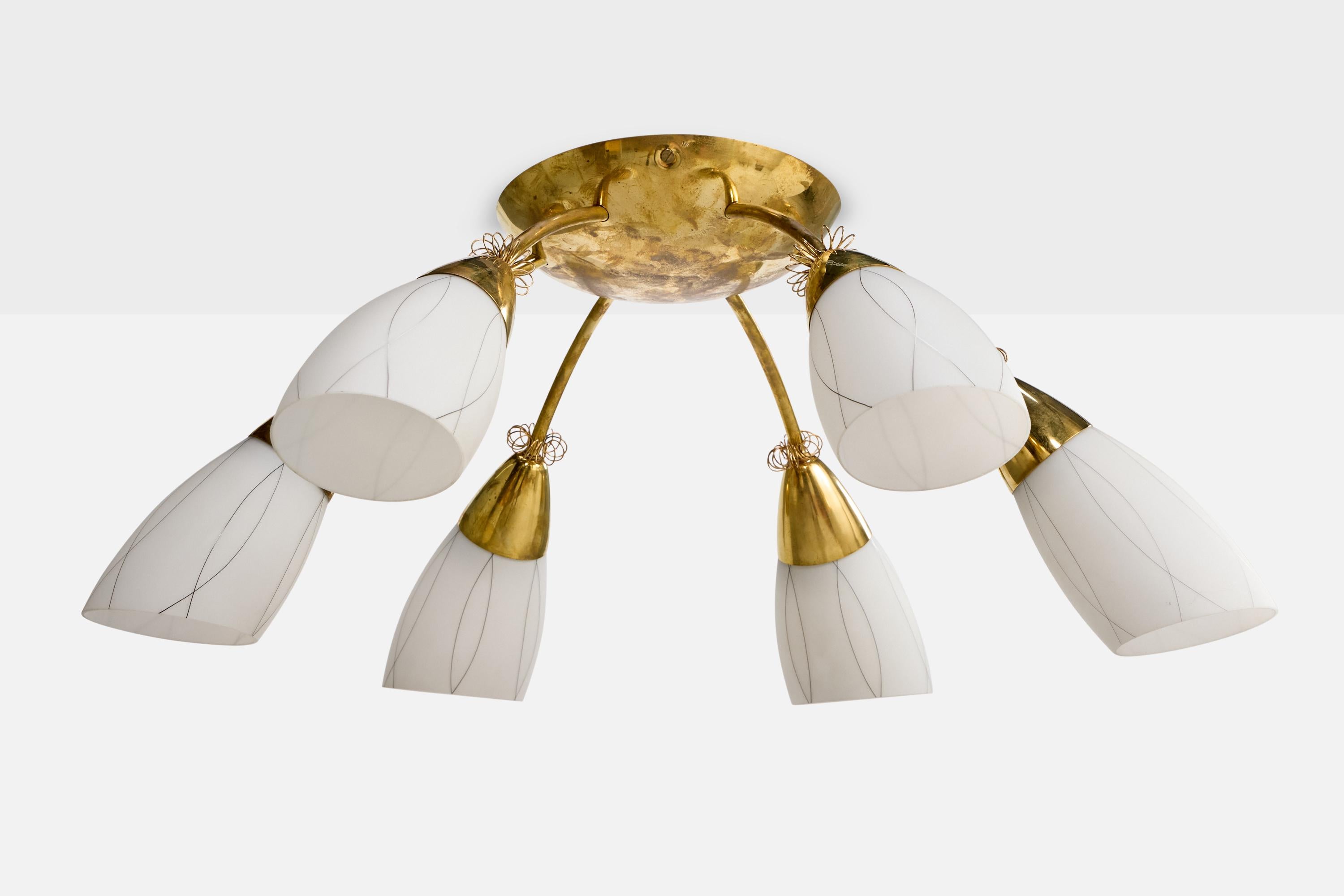 Lustre en laiton et verre opalin blanc produit par Itsu, Finlande, vers les années 1950.

Dimensions globales (pouces) : 10.5 