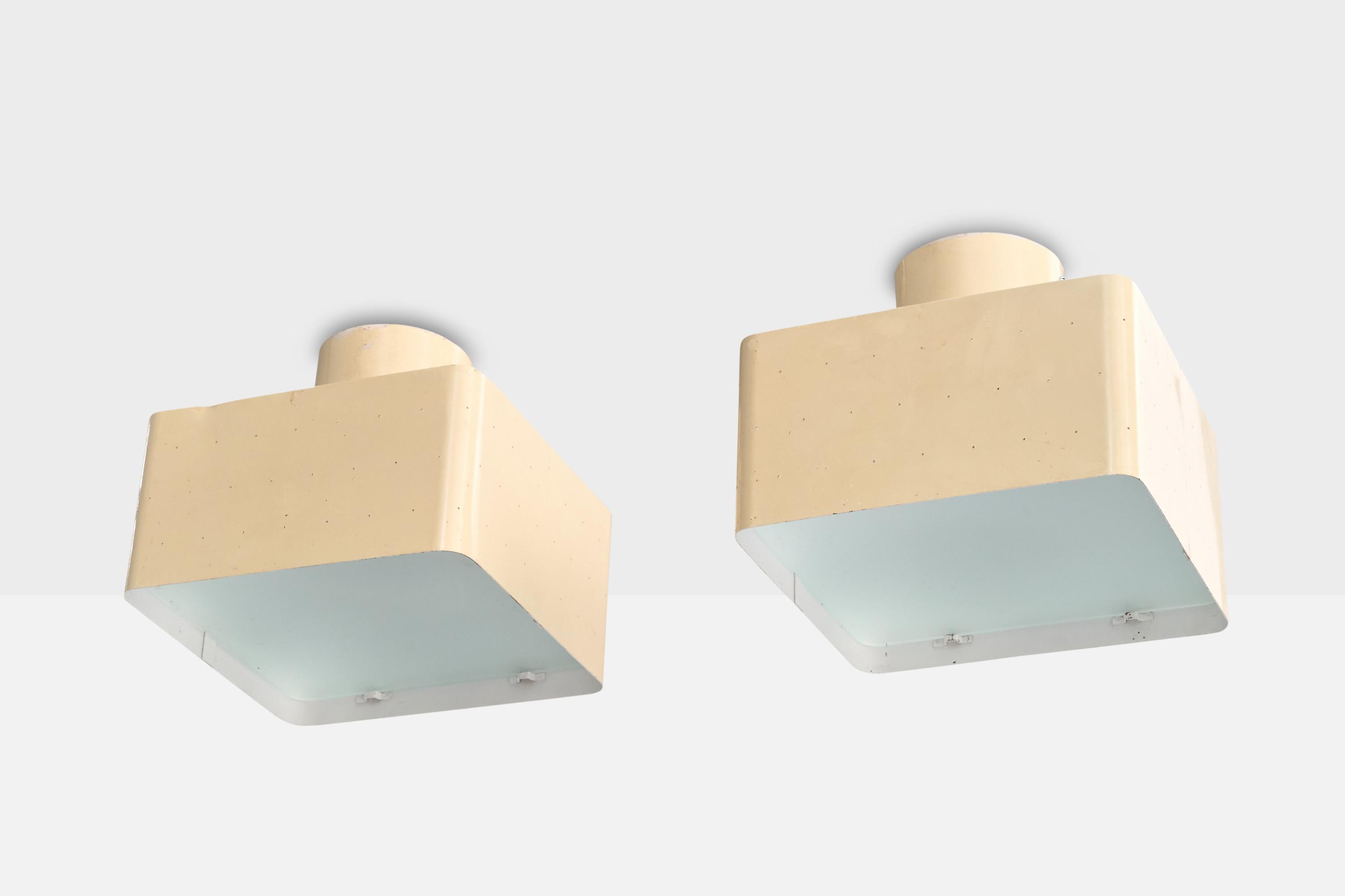 Coppia di montature da incasso in metallo laccato beige e vetro prodotte da Itsu, Finlandia, anni '50 circa.

Dimensioni complessive (pollici): 8,375