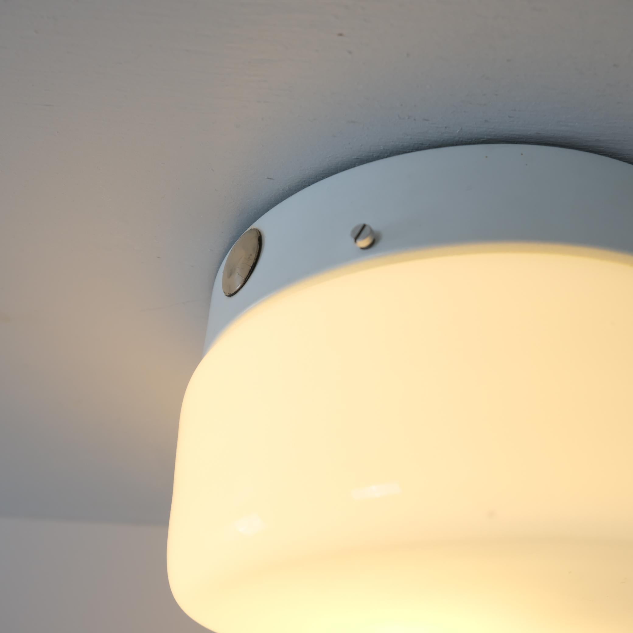 Plafonnier minimaliste 