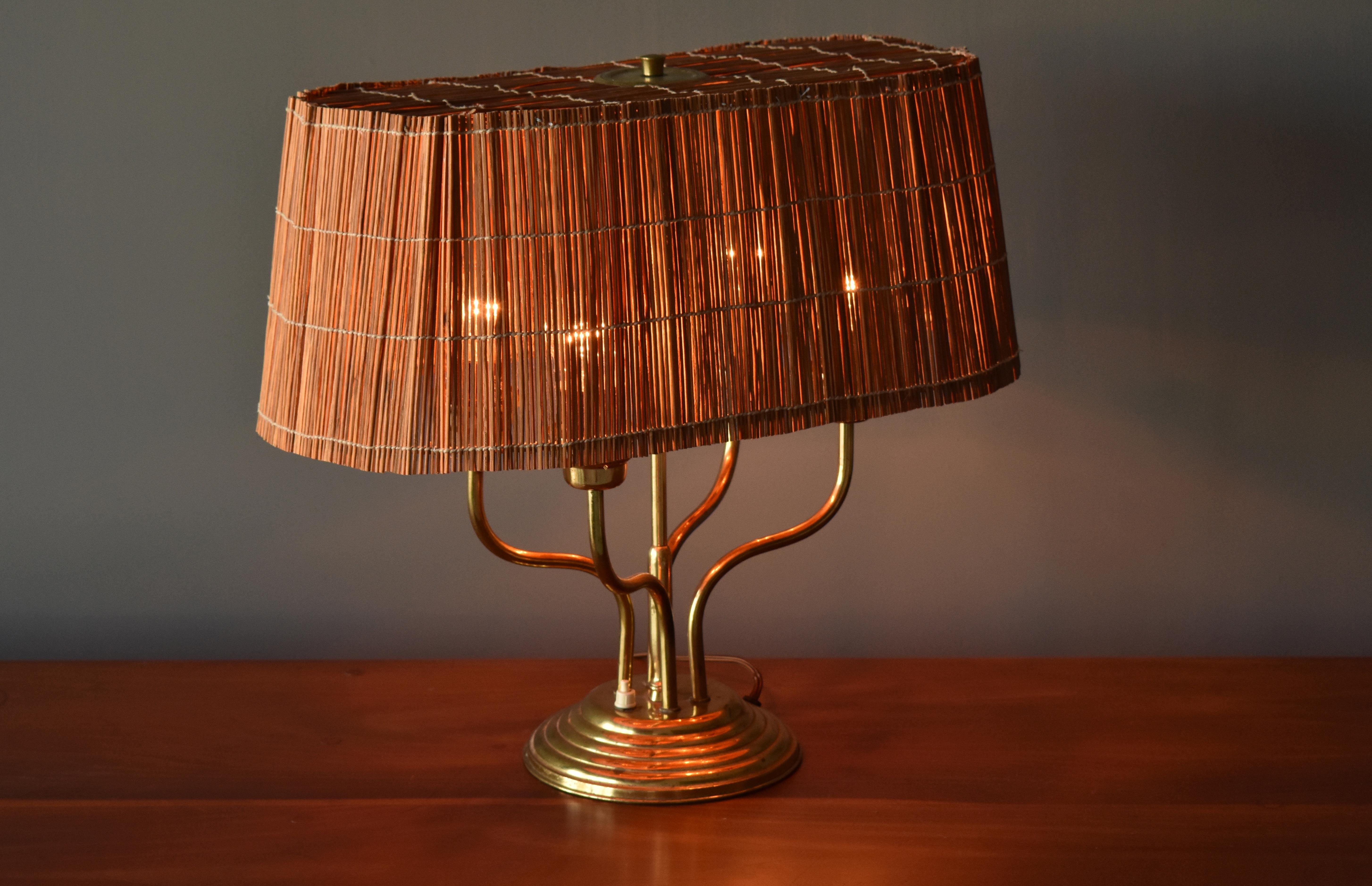Itsu, Organic Modernist Four Armed Table Lamp, Brass, Reed, Finland, 1950s im Zustand „Gut“ in High Point, NC