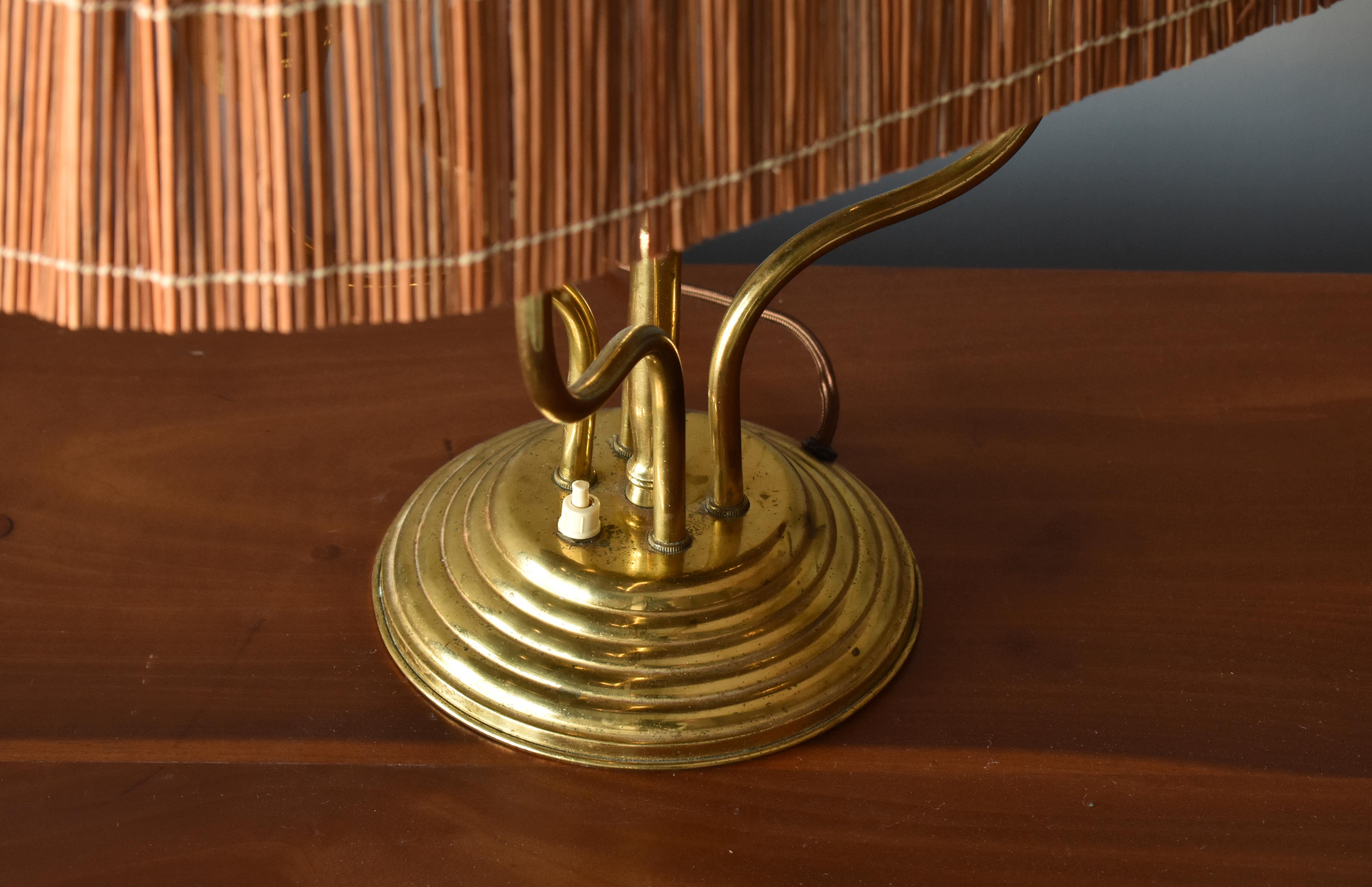 Itsu, Organic Modernist Four Armed Table Lamp, Brass, Reed, Finland, 1950s (Mitte des 20. Jahrhunderts)