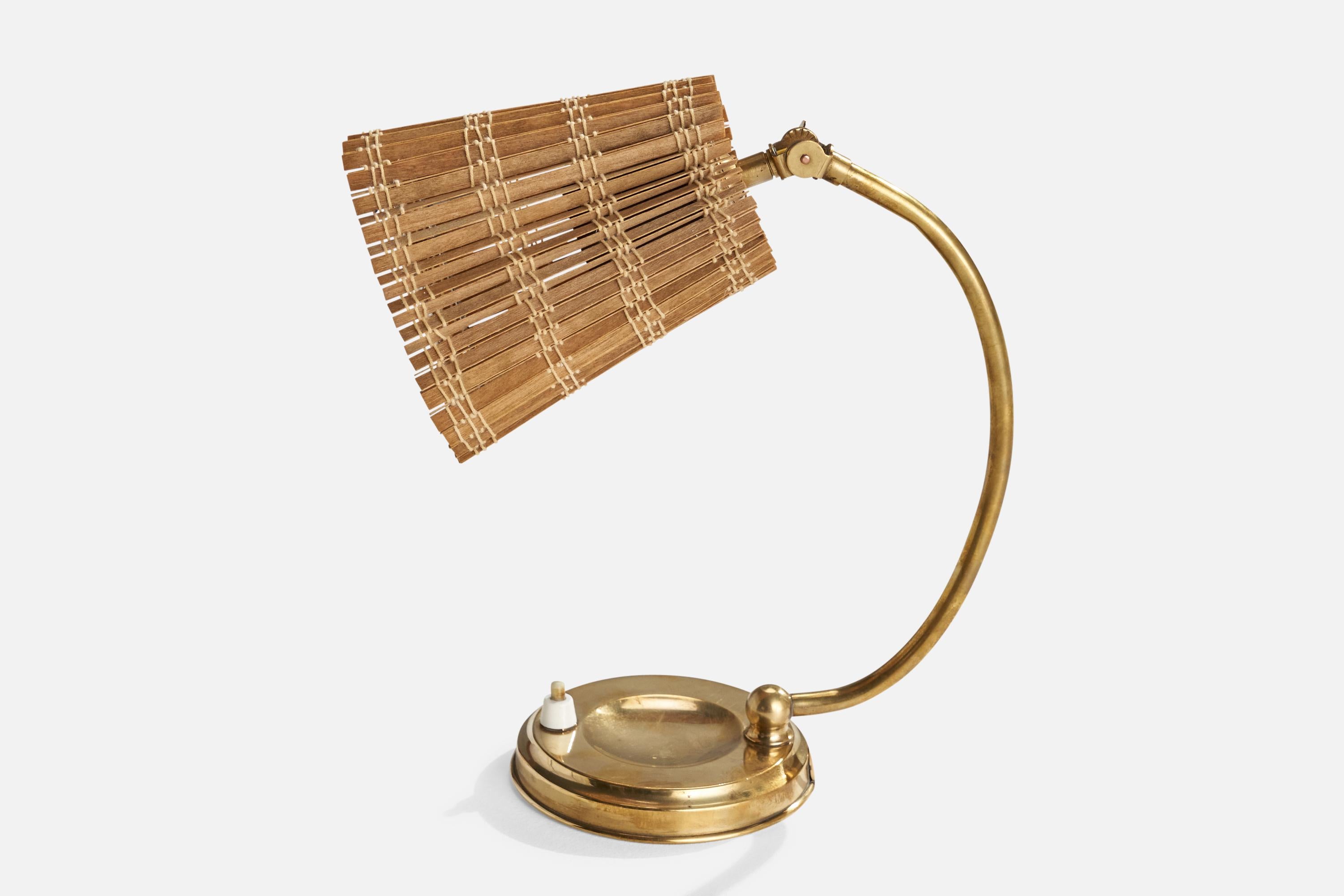 Ein Paar Tischlampen aus Messing und Schilfrohr, hergestellt von Itsu, Finnland, 1950er Jahre.

Gesamtabmessungen (Zoll): 11