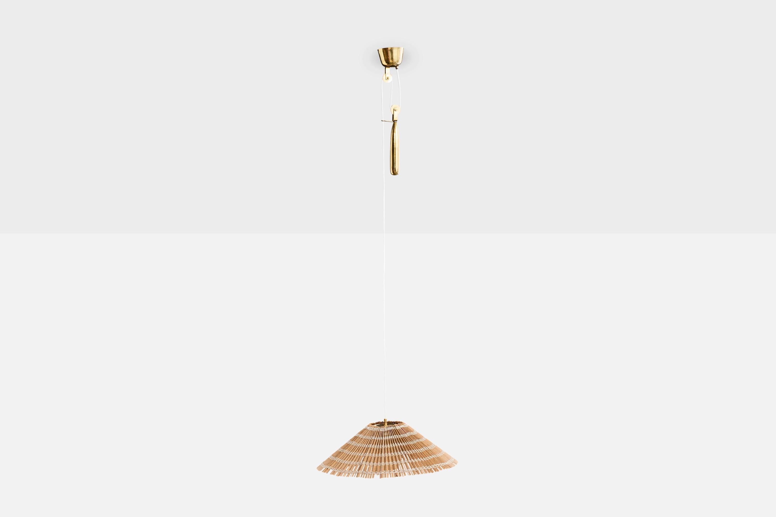 Finlandais Itsu, lampe suspendue, laiton, roseau, rotin, Finlande, années 1950 en vente