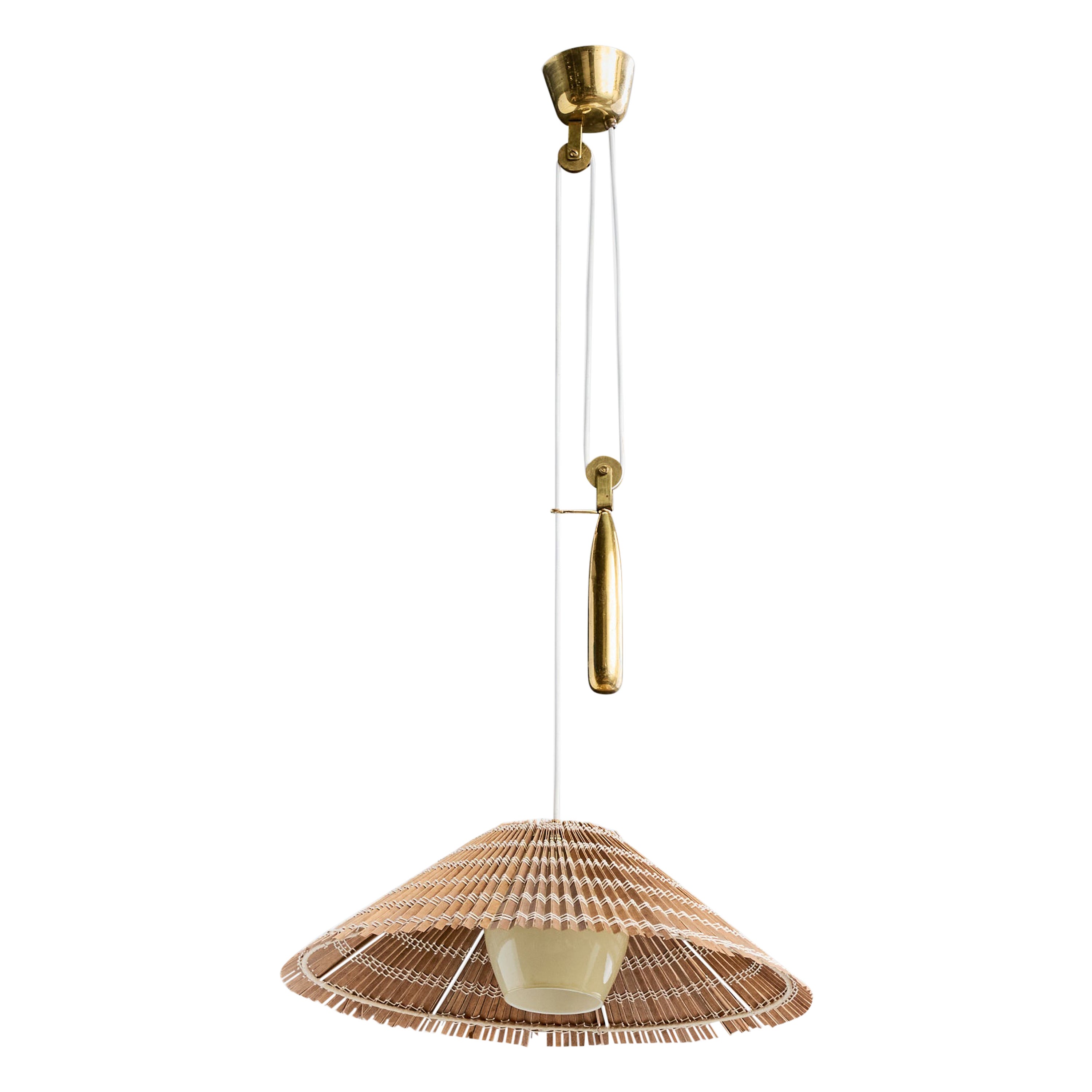 Itsu, lampe suspendue, laiton, roseau, rotin, Finlande, années 1950 en vente