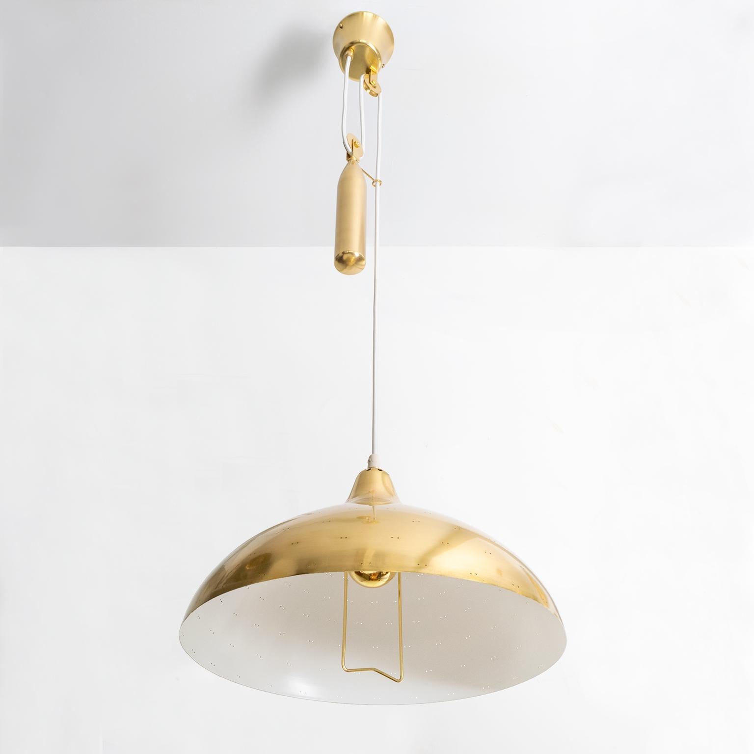 Itsu Polished Brass Counterweight Pendant, Scandinavian Modern, Finland In Good Condition In New York, NY