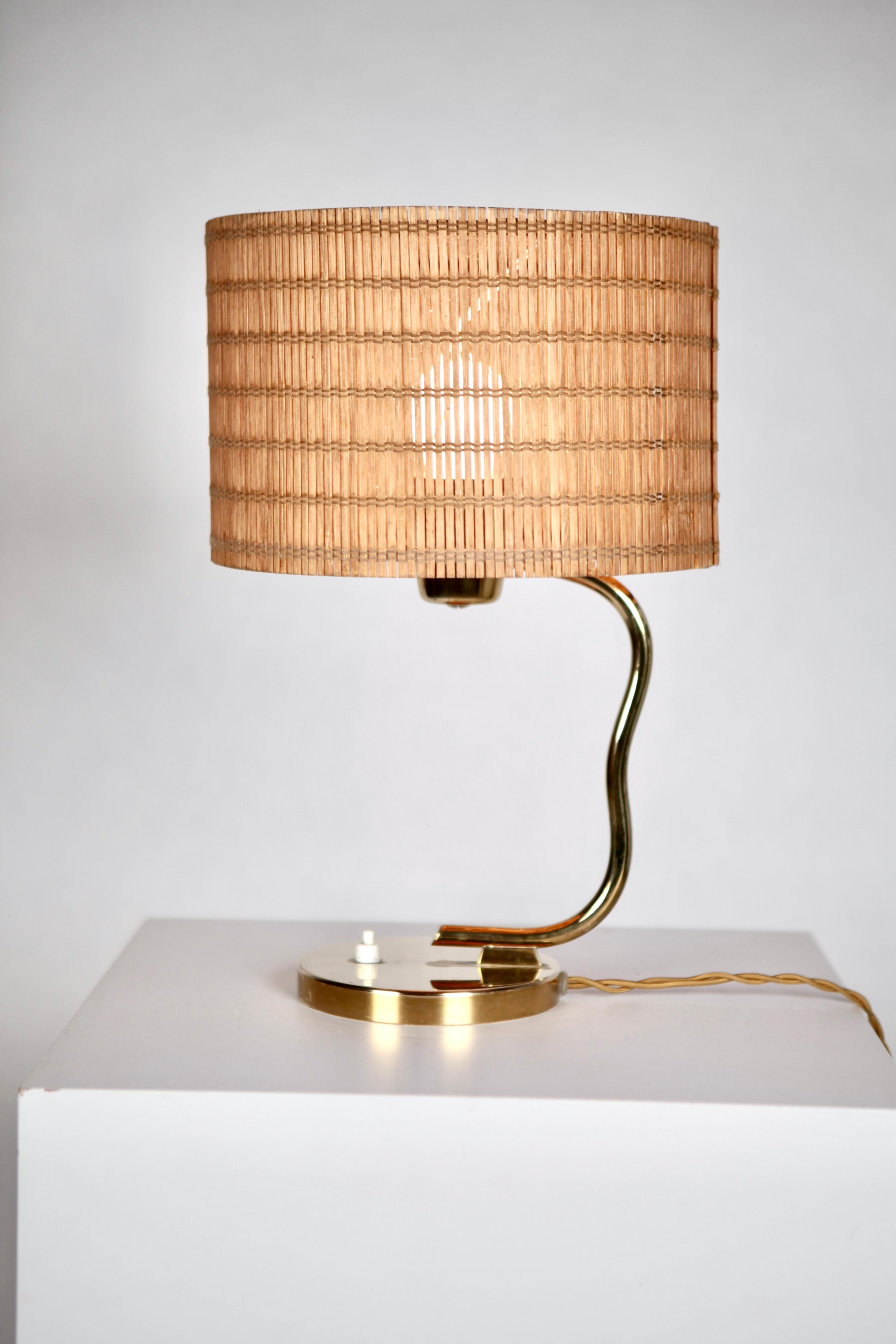 Table Lamp in brass and straw, executed by Itsu in Finland in the 1950s.
Rewired.
 