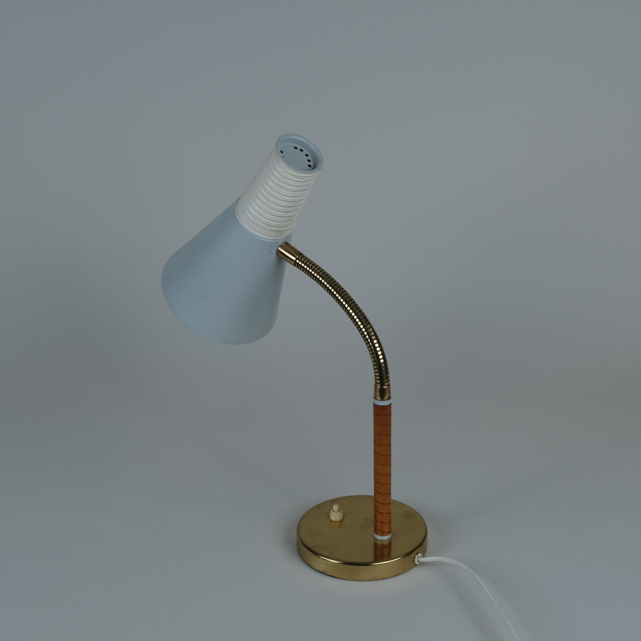 Itsu Table Lamp Ak 21 in White, Gray, Leather and Brass, 1950s For Sale 3