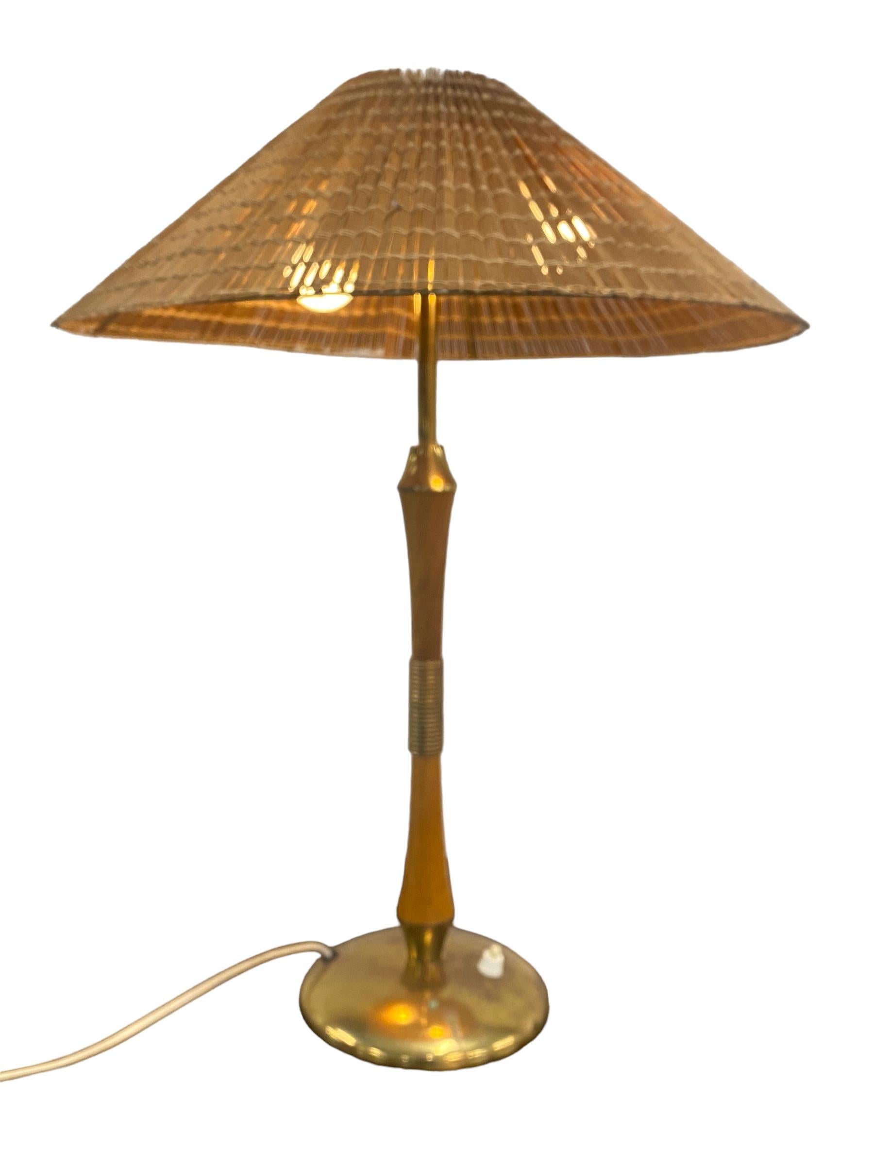 Scandinavian Modern Itsu Table Lamp Model. EV41 For Sale