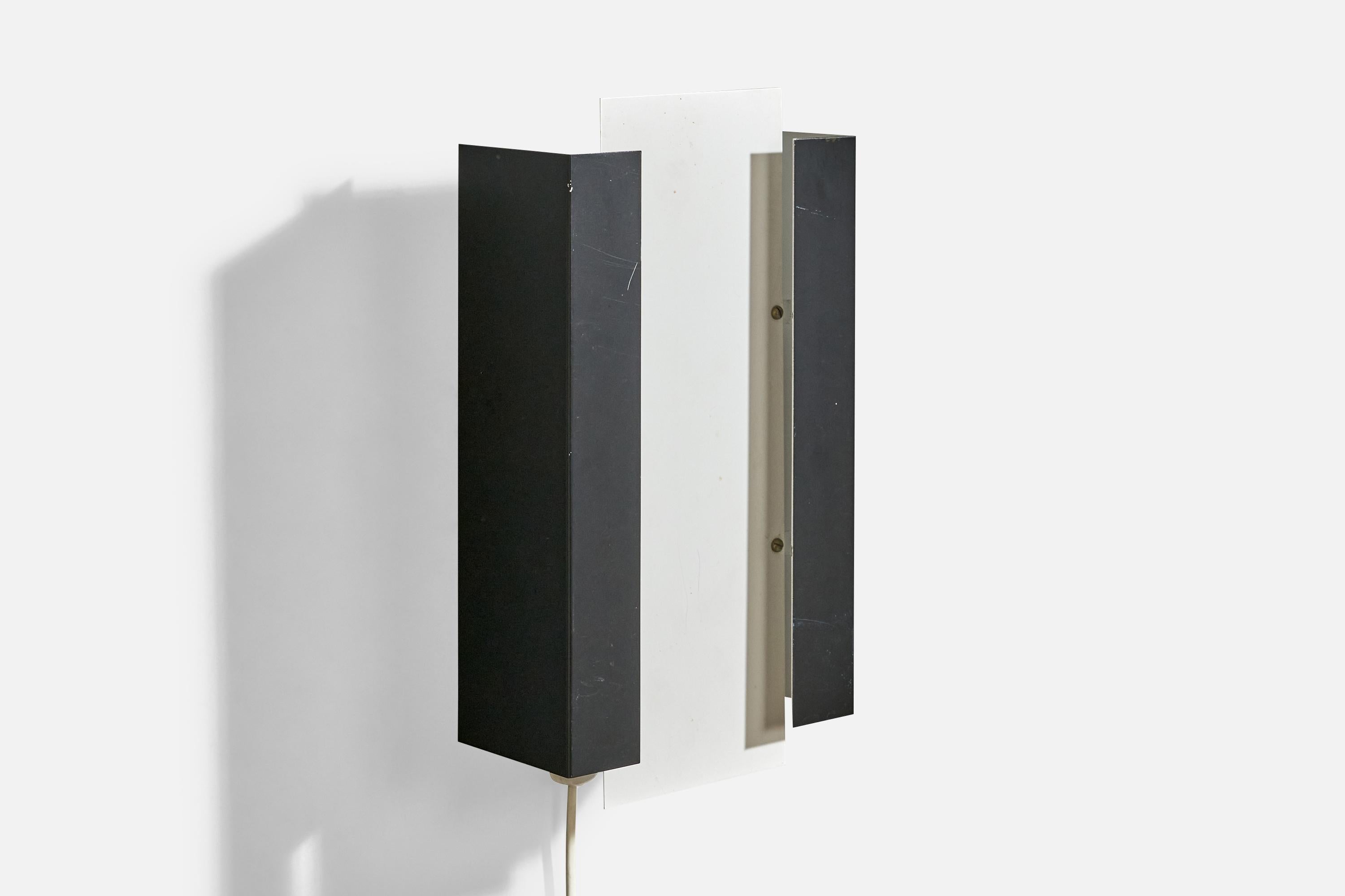 A black and white-lacquered wall light produced by Itsu, Finland, c. 1950s.

Overall Dimensions (Inches): 13.875” H x 7.5” W x 5.25” D

Back Plate Dimensions (Inches): 6” H x 3” W x .875” D

Bulb Specifications: E-26 

Number of Sockets (per
