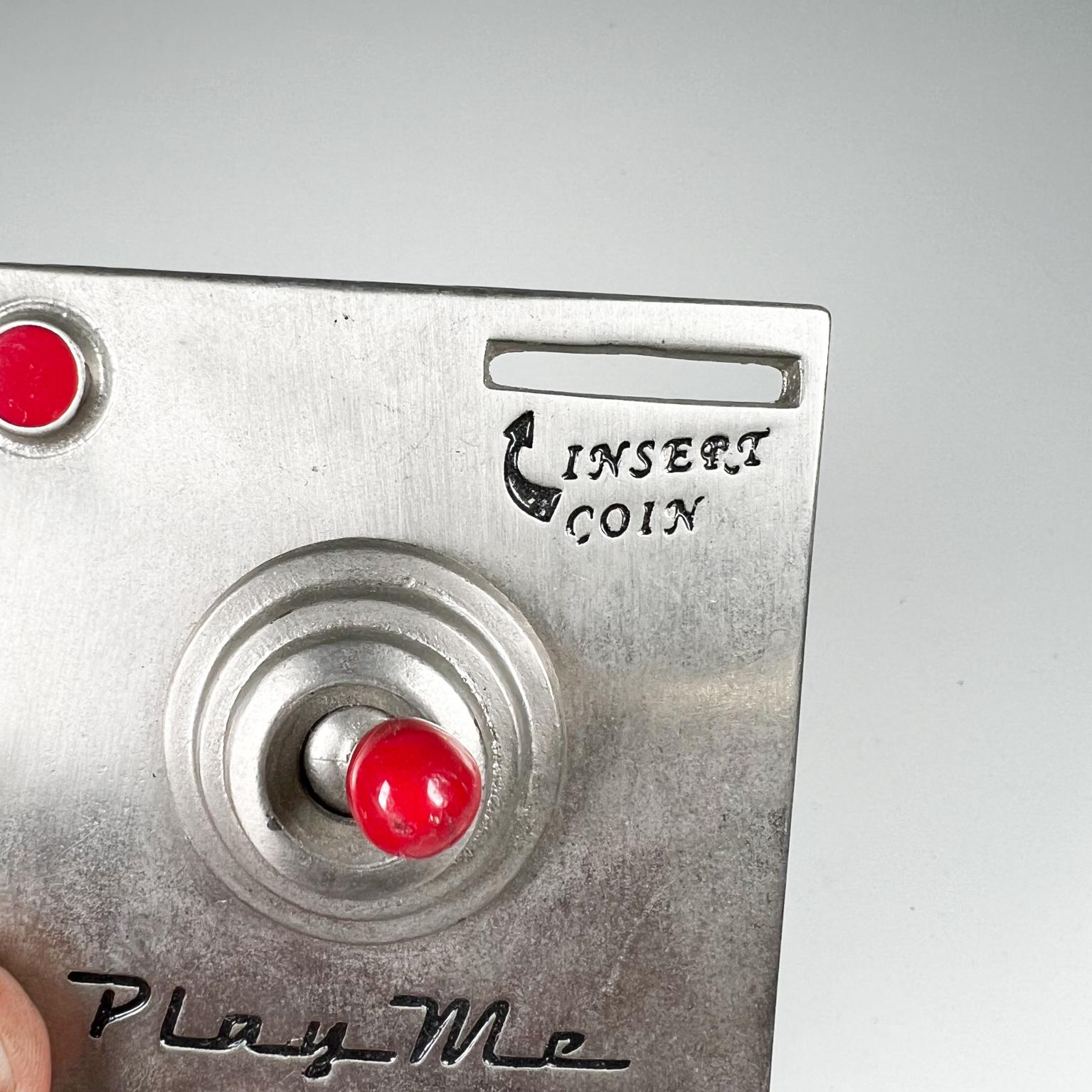 ITSUS Beverage Co Play Me Vintage Belt Buckle Insert Coin Silver and Red In Good Condition In Chula Vista, CA