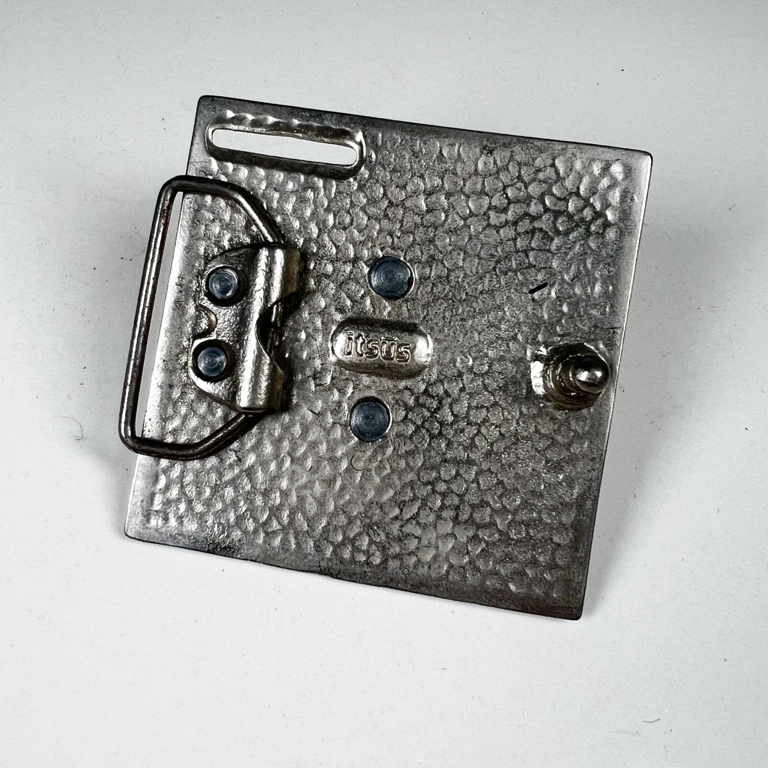 ITSUS Beverage Co Play Me Vintage Belt Buckle Insert Coin Silver and Red 1