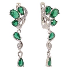 Orecchini Chandelier a pera con radice di smeraldo Ityalian in argento, zirconi con radice di smeraldo.