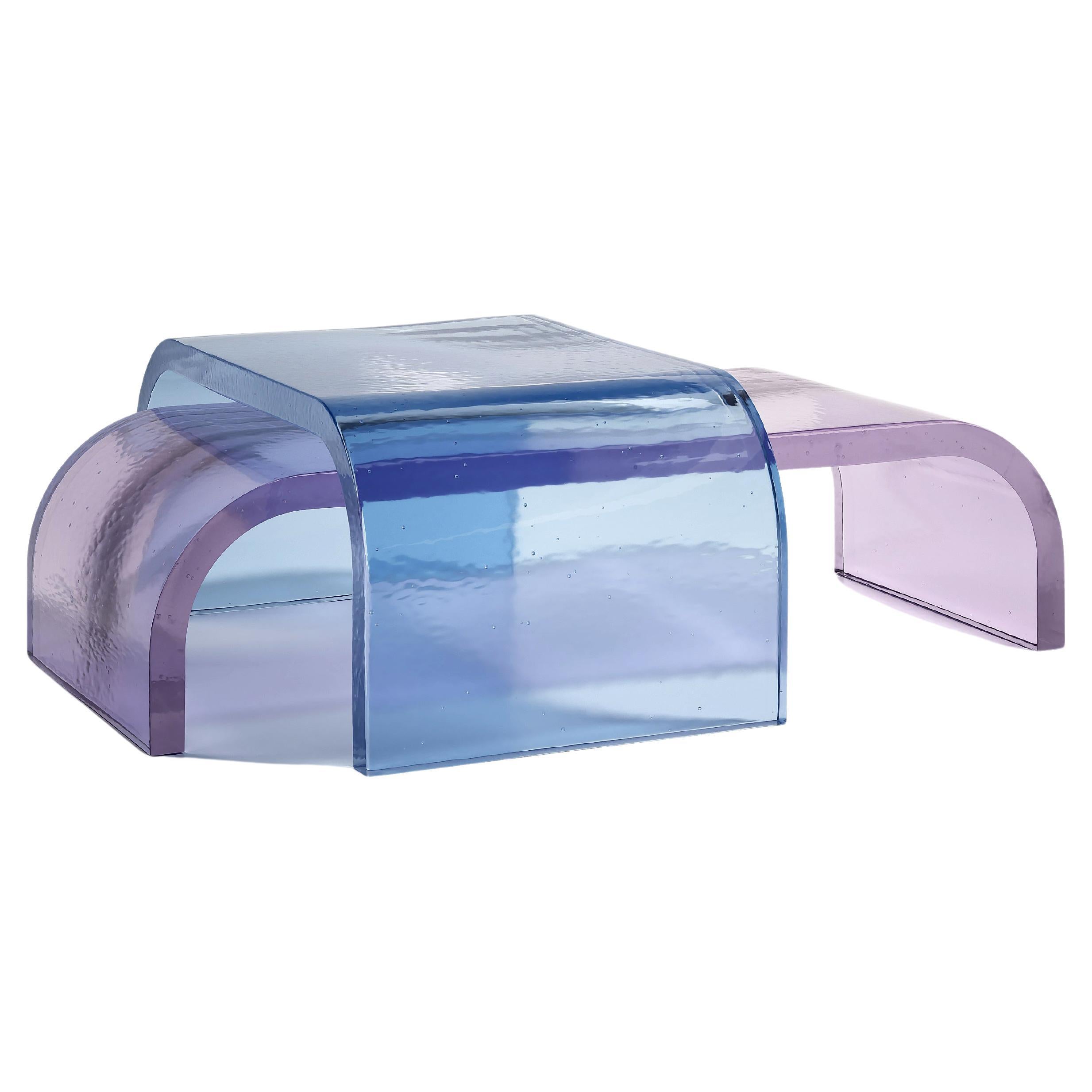 Ensemble de tables basses en verre coulé de couleur bleu et violet Itzel par Fred&Juul