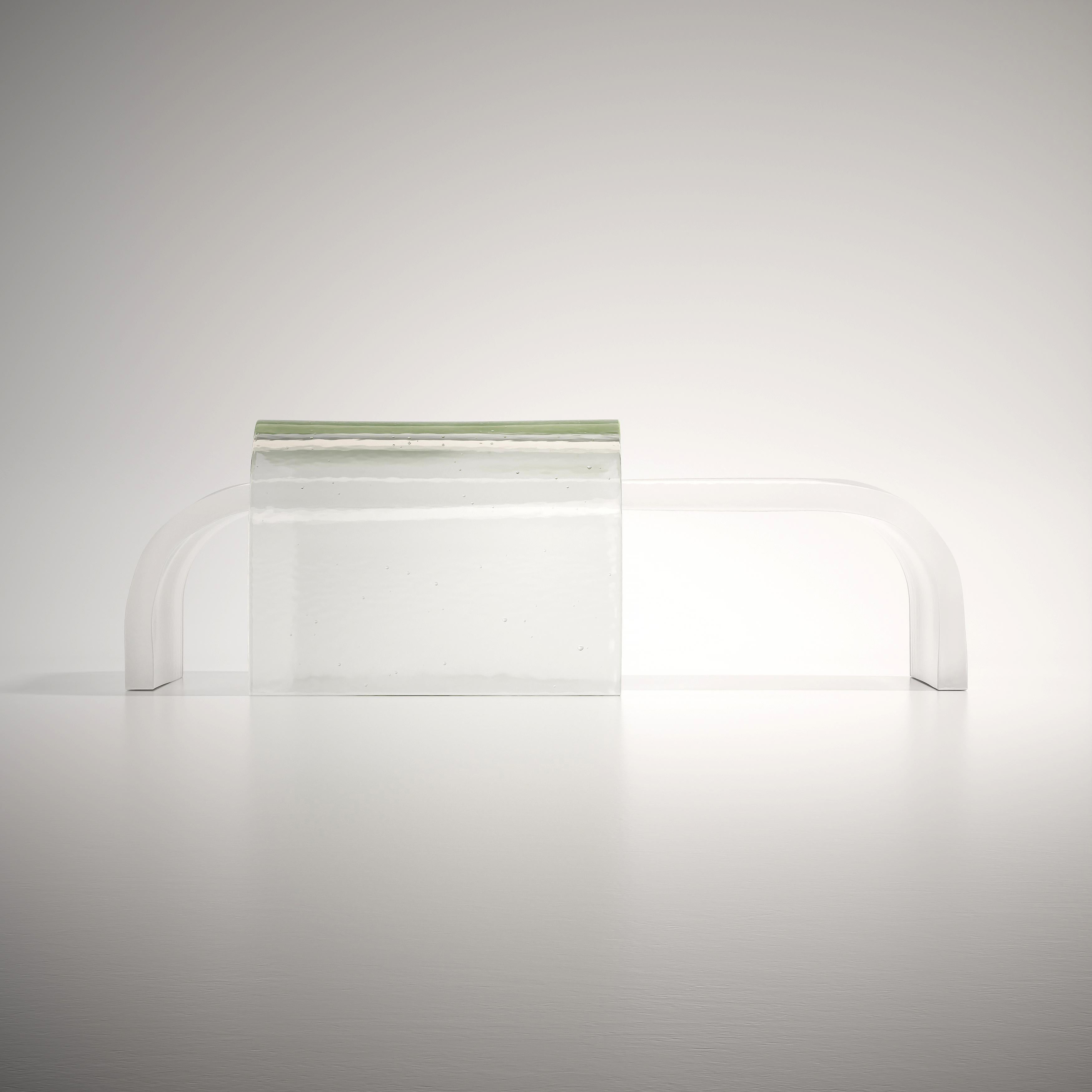 Moderne Ensemble de tables basses en verre coulé au four transparent et gravé « Itzel » de Fred&Juul en vente