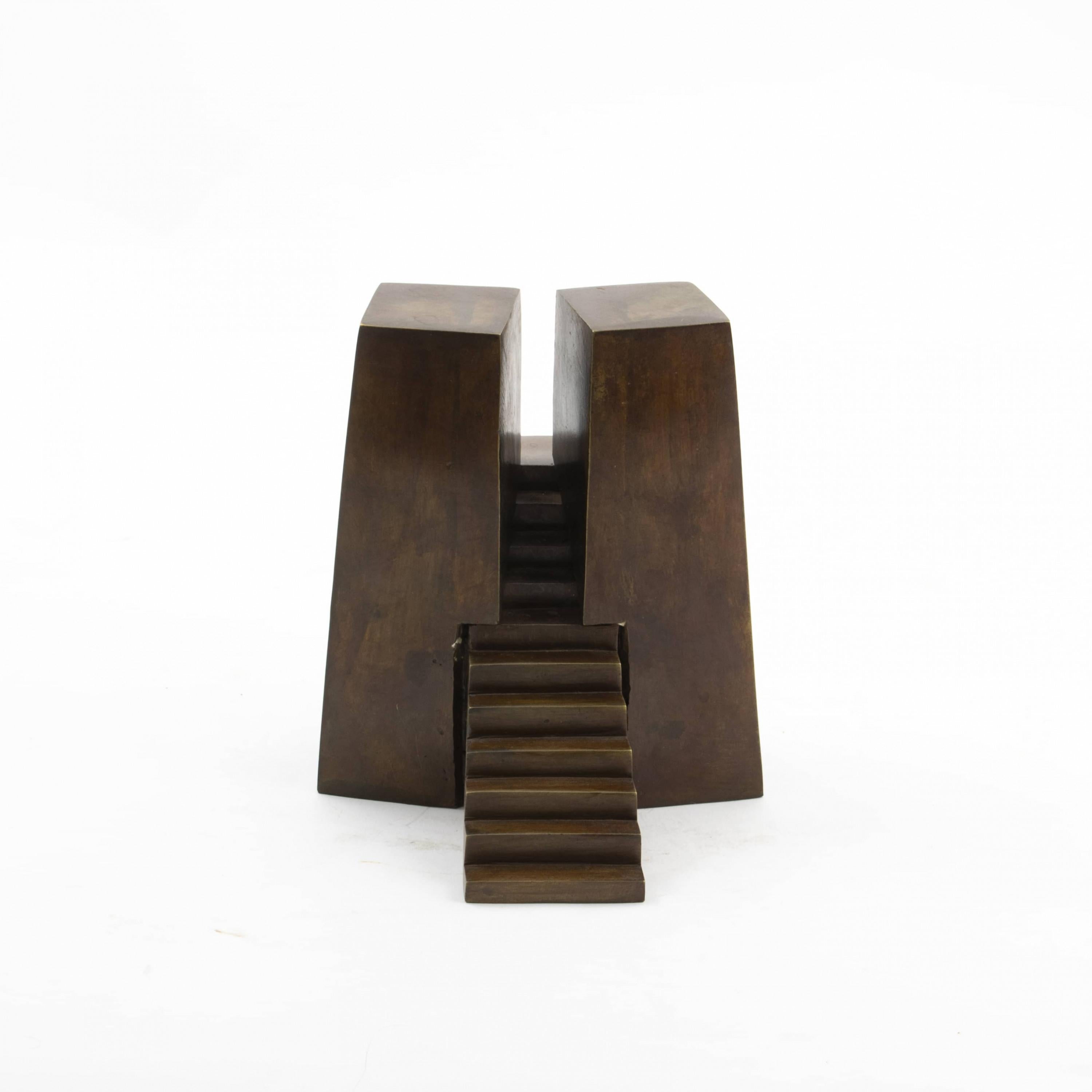 Ivan Avoscan, French sculptor (1928-2012)

Bronze sculpture, concrete composition. Made of reddish brown patinated bronze.

Signed Avoscan.
France, late 20th century.