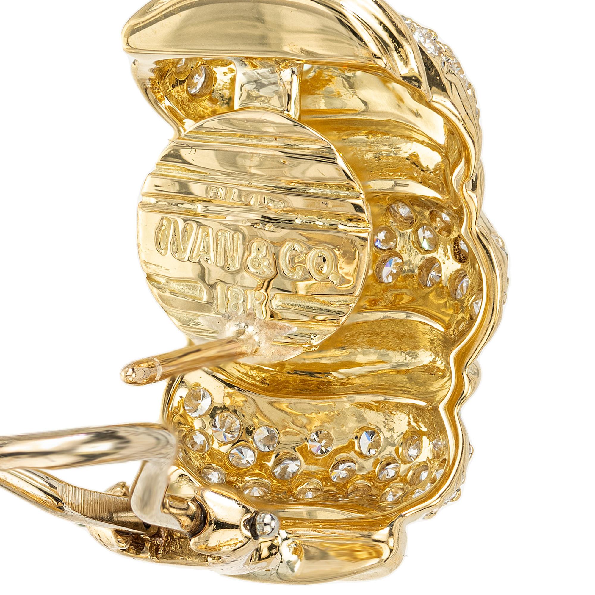 Orecchini a clip in oro giallo con diamante da 1,60 carati di Ivan & Co. In condizioni ottime in vendita a Stamford, CT