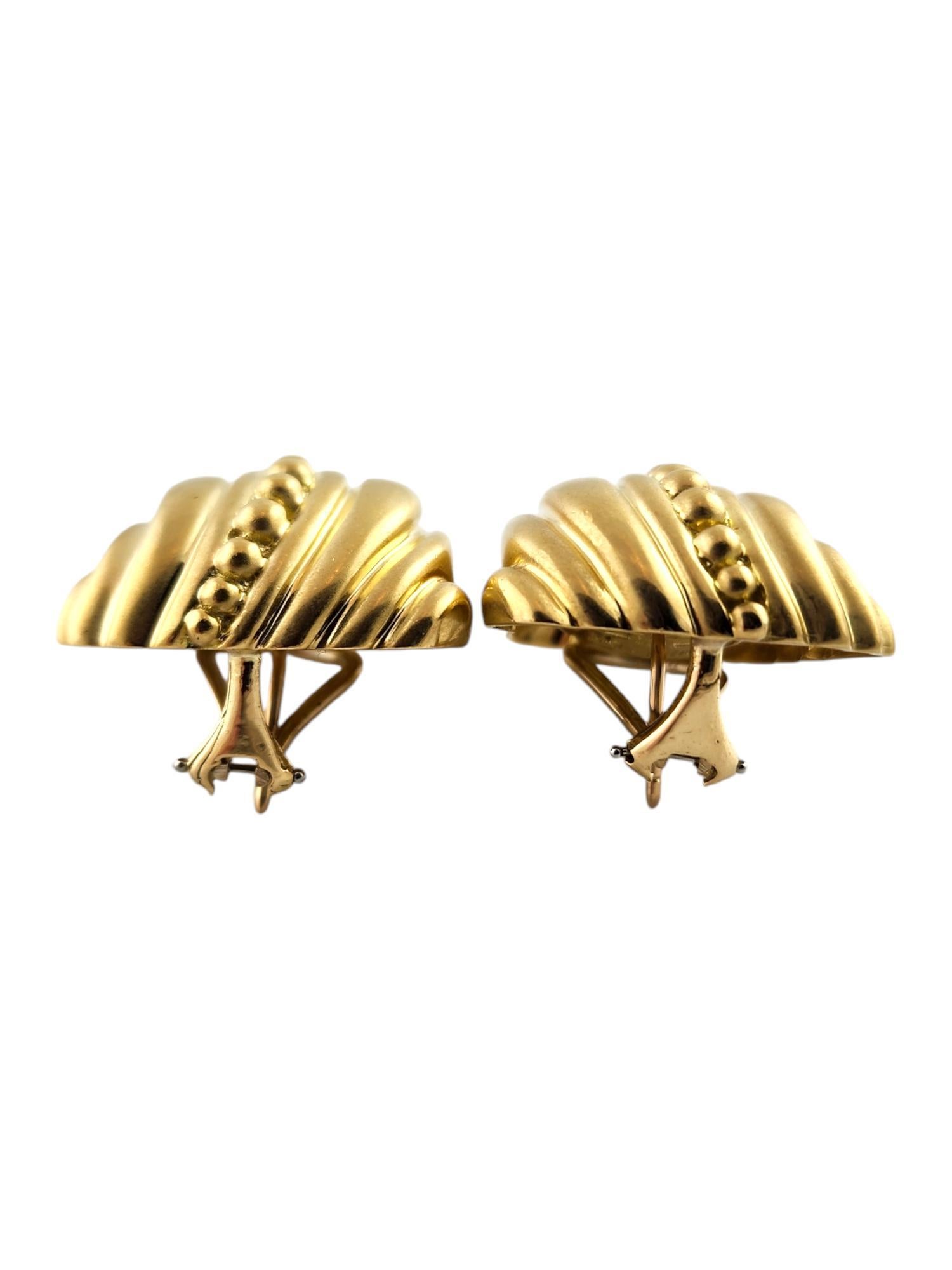 Ivan & Co. Boucles d'oreilles à levier en or jaune 18 carats n° 19165 Bon état - En vente à Washington Depot, CT