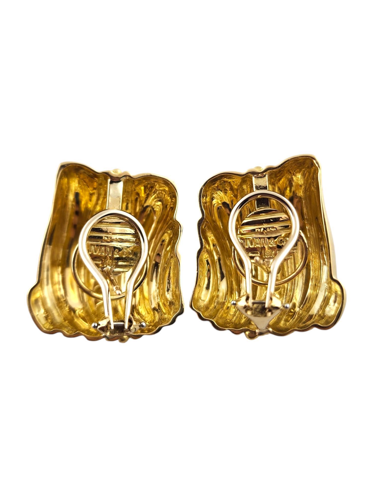 Ivan & Co. Boucles d'oreilles à levier en or jaune 18 carats n° 19165 Pour femmes en vente