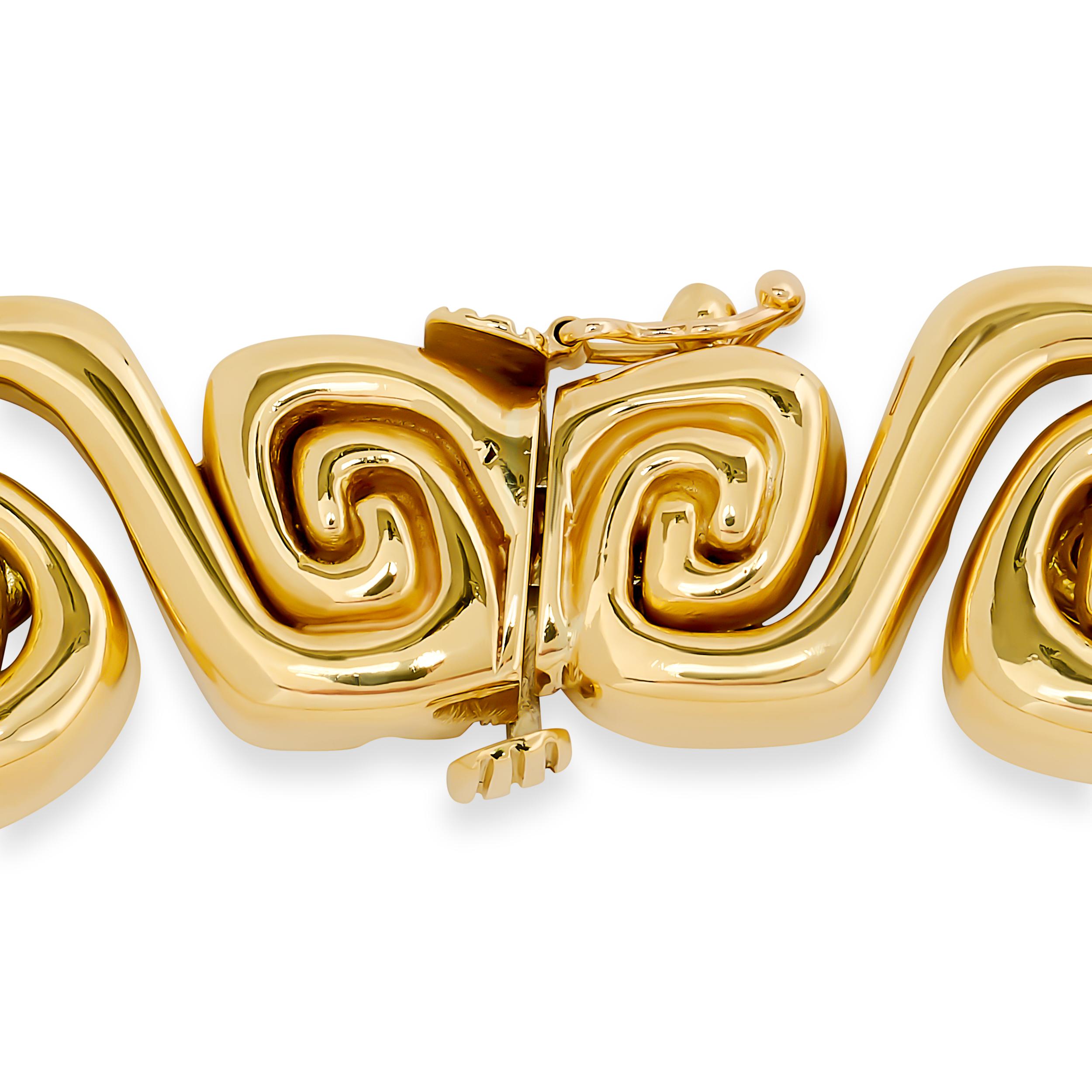 Die Ivan & Co 18K Gelbgold Swirl Link Necklace zeichnet sich durch ein fließendes, miteinander verbundenes Design aus polierten Gelbgoldwirbeln aus, das ein luxuriöses und dynamisches Statement darstellt.

Gestempelt: 