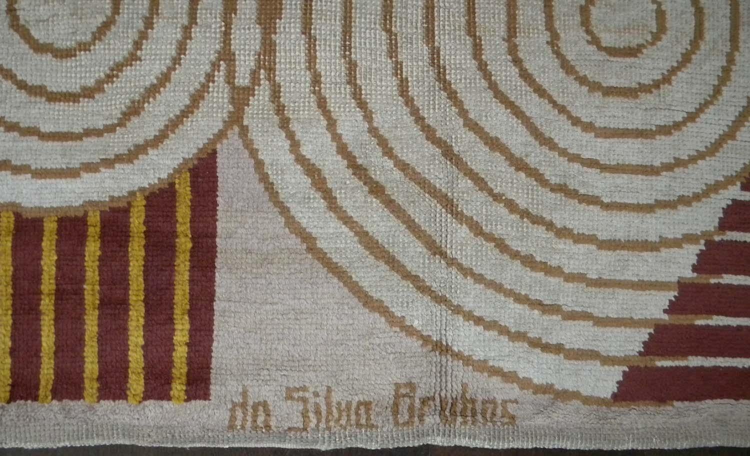 Ivan da Silva Bruhns (1881-1980)
Rectangular rug, circa 1930
In wool, decorated with circles of ivory, beige, beige-pink, yellow and burgundy
Measures: 258 x 145 cm. (101½ x 54¼ in.)
Signed with the monogram of the Savigny factory.

 