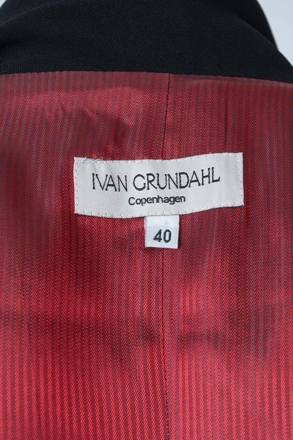 Ivan Grundahl Black Avant Garde Wrapping Draped Trench Coat – Eu 40 (Med), 1990s For Sale 10
