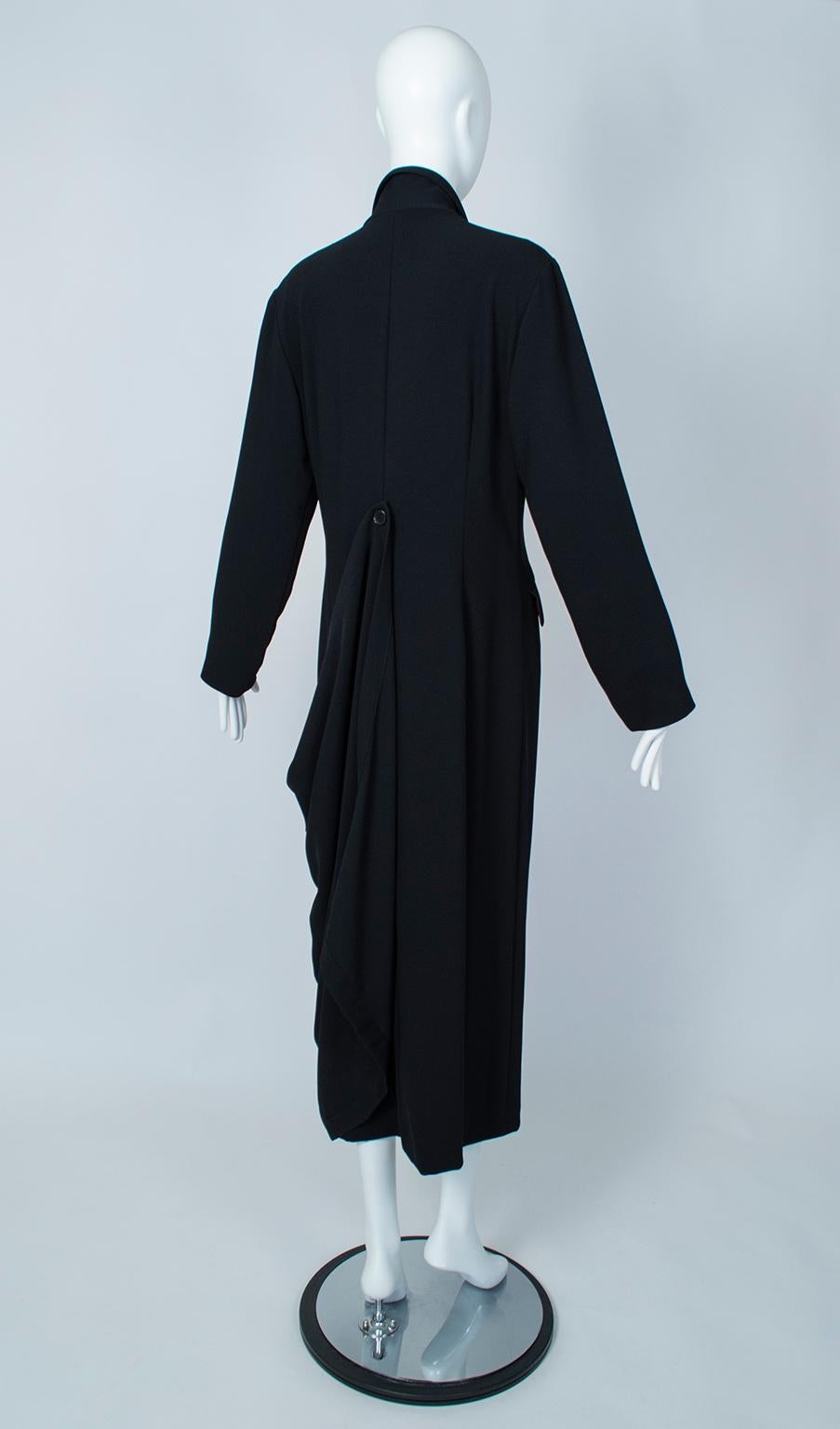 Ivan Grundahl Black Avant Garde Wrapping Draped Trench Coat – Eu 40 (Med), 1990s In Excellent Condition For Sale In Tucson, AZ