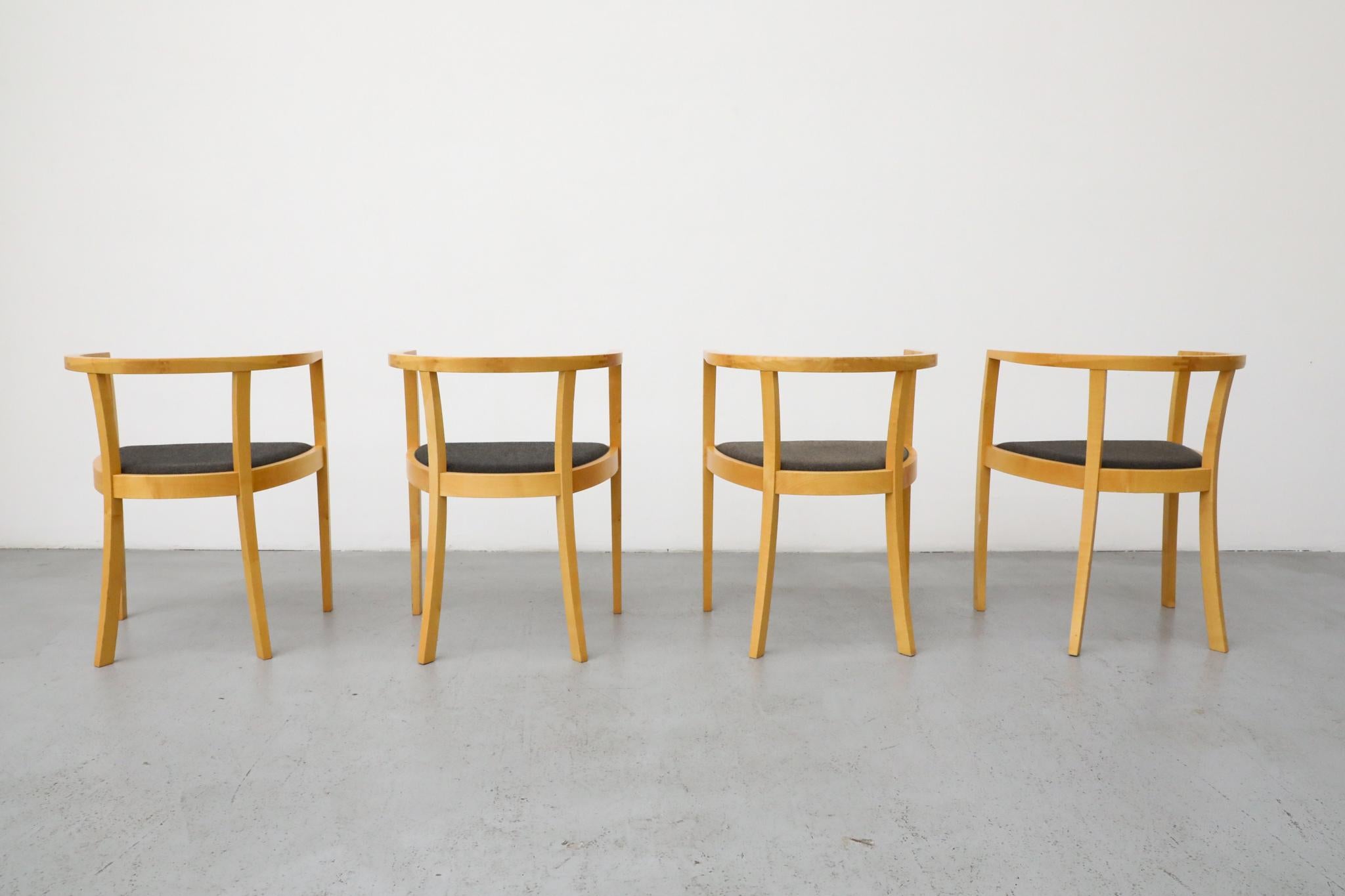 Ivan Hansen & Hans Henrik Sørensen Esszimmerstühle, Dänische Mitte des Jahrhunderts, 4er Set (Stoff) im Angebot