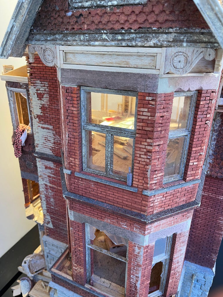 The Redpath Mansion - Highly Detailed Scale Model Sculpture, Crumbling Building For Sale 12