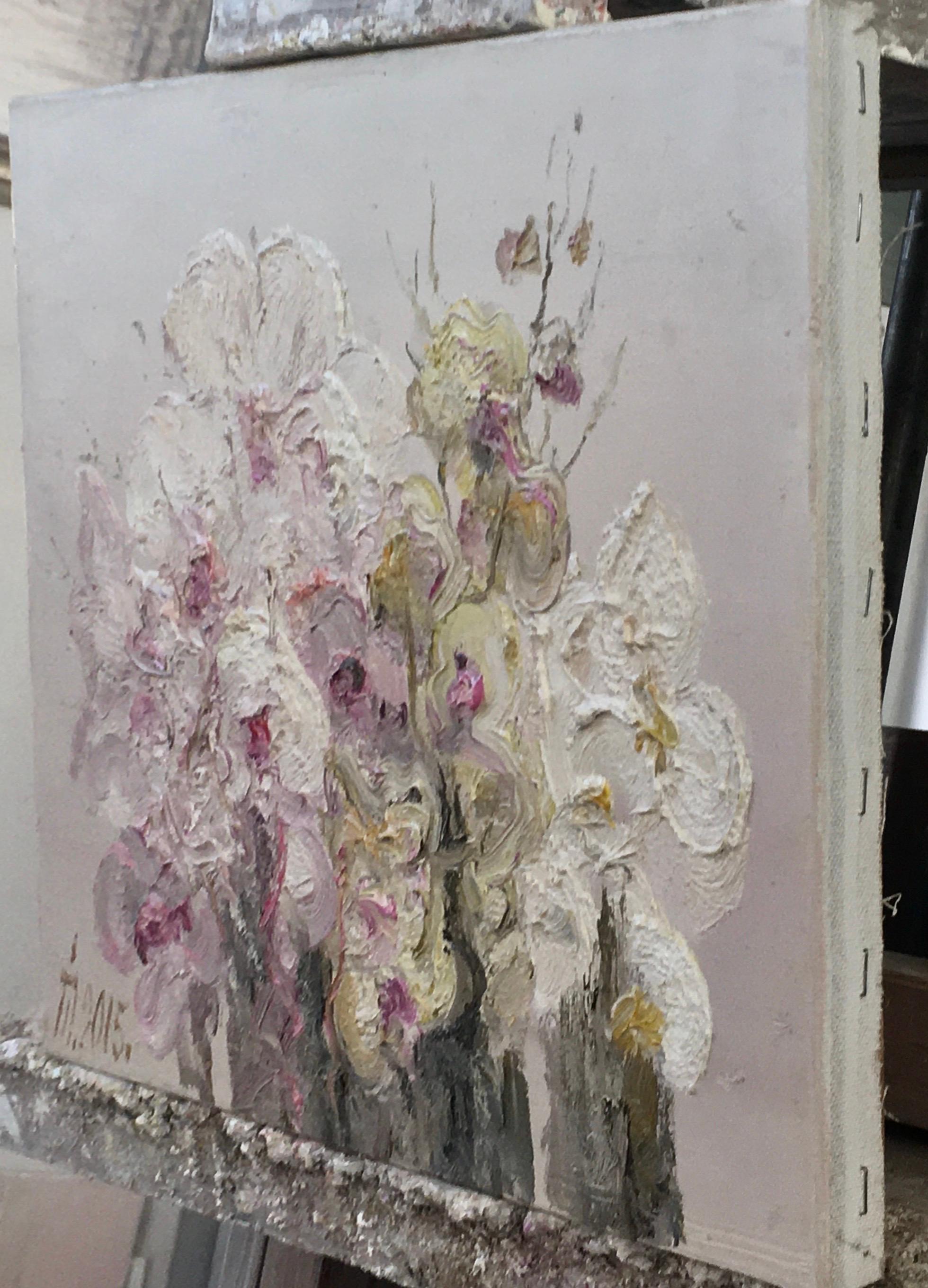 Is made in the impasto technique, where thick strokes of oil paint create a three-dimensional texture. The composition is a bouquet of orchids in delicate shades of white, pink, cream and light yellow. The flowers are depicted in a loose, expressive