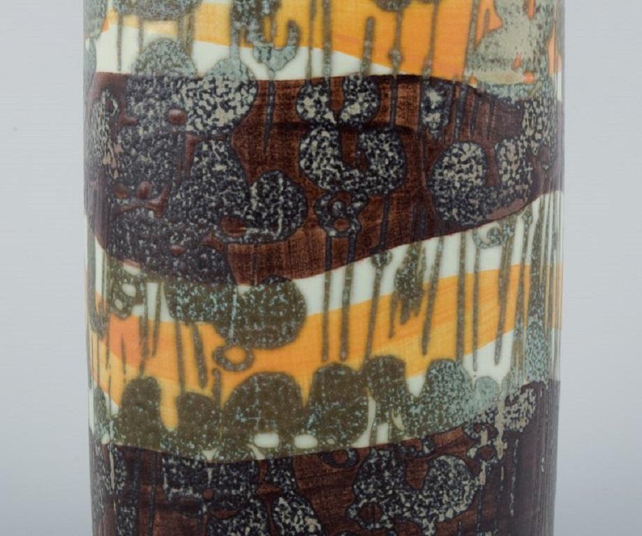 Ivan Weiss für Royal Copenhagen, Fayence-Vase. 1980-1984.  (Glasiert) im Angebot