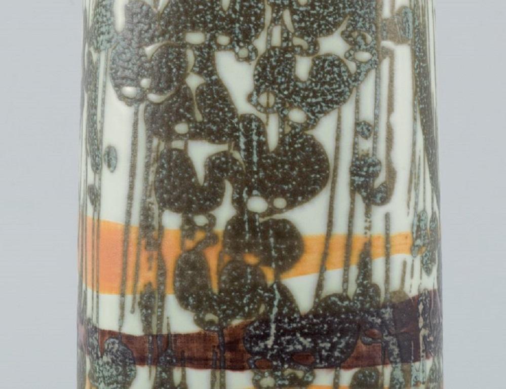 Ivan Weiss für Royal Copenhagen, Fayence-Vase. 1980-1984 (Glasiert) im Angebot