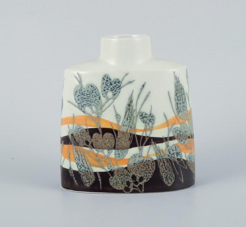 Ivan Weiss per Royal Copenhagen, due vasi in maiolica.
circa 1975-1979.
In ottime condizioni.
Contrassegnato.
Prima qualità di fabbrica.
Misura più grande: H. 13 x P. 11,5 cm.