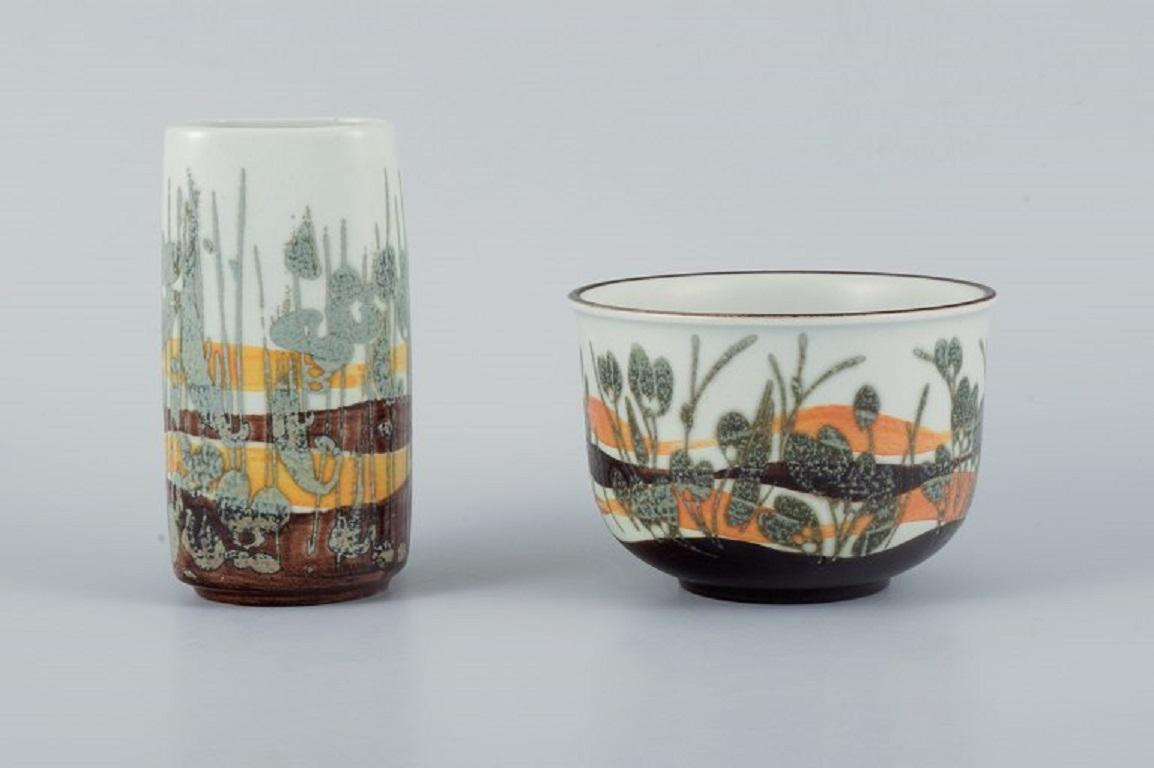 Ivan Weiss per Royal Copenhagen, vaso e ciotola in maiolica.
1975-1984.
In ottime condizioni.
Contrassegnato.
Ciotola di prima qualità.
Vaso in seconda qualità di fabbrica.
Misure del vaso: H 12,5 x d 6,5 cm.