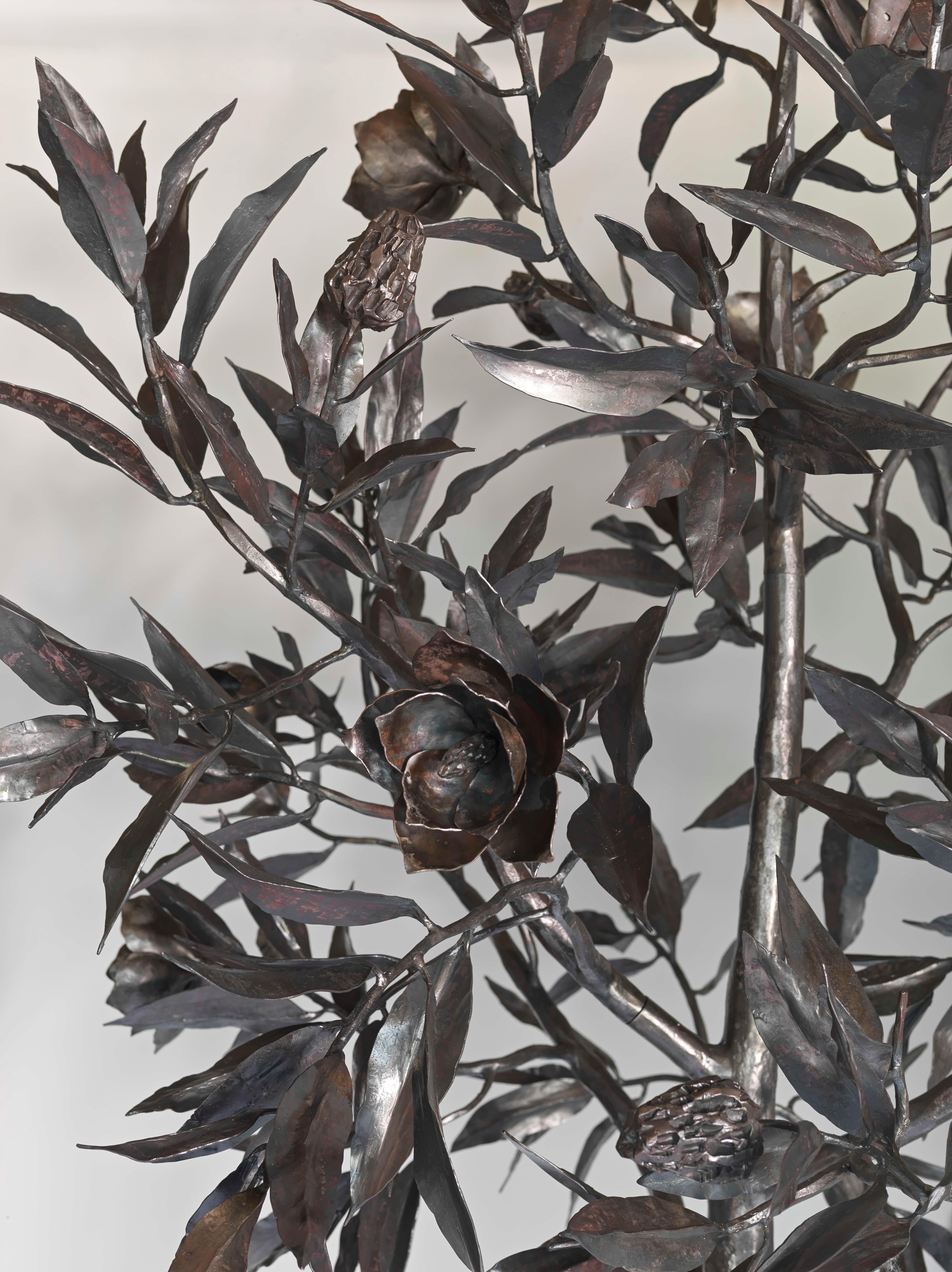 Arbre Magnolia en fer forgé unique noir  - sculpture monumentale d'intérieur et d'extérieur en vente 3