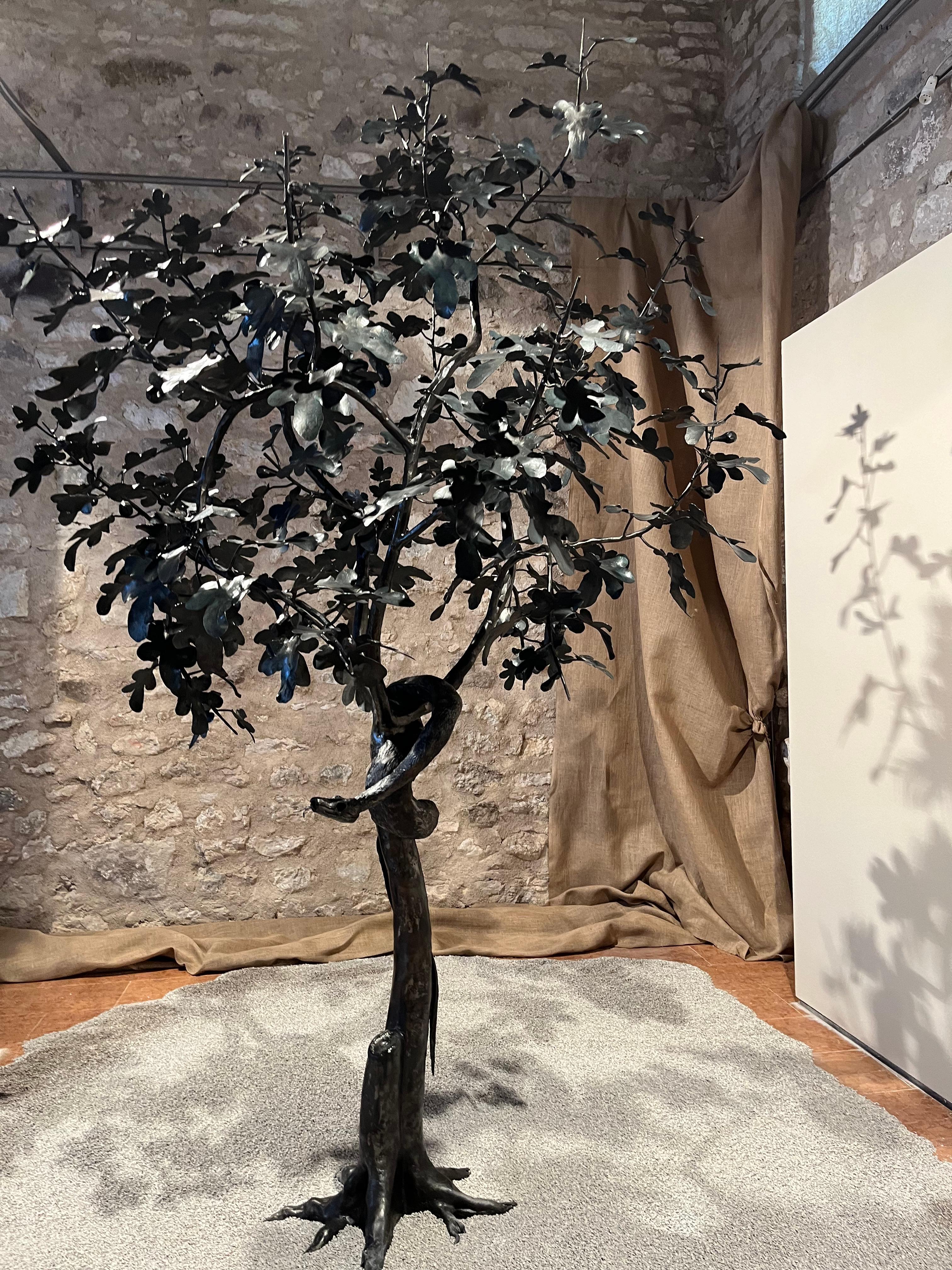 Black unique wrought Iron Fig Tree  - majestic outdoor indoor sculpture - Sculpture di Ivan Zanoni
