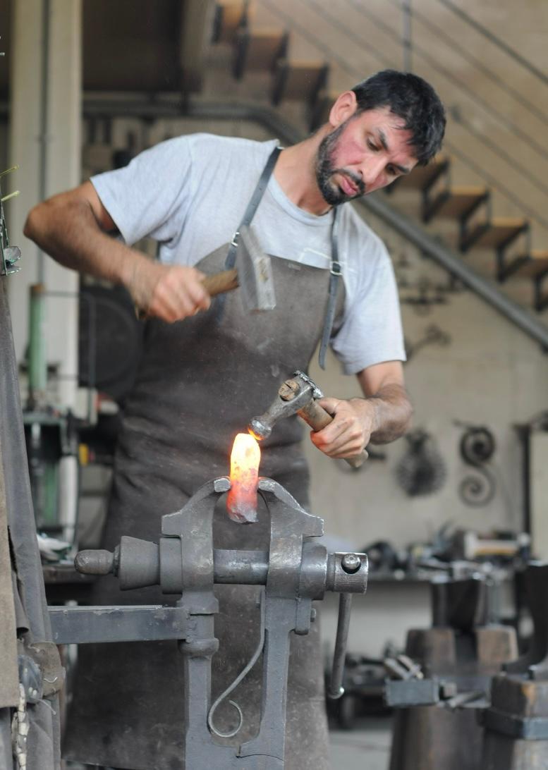 Incredible iron hand forged reed  Perfect outdoor and indoor sculpture in vendita 5