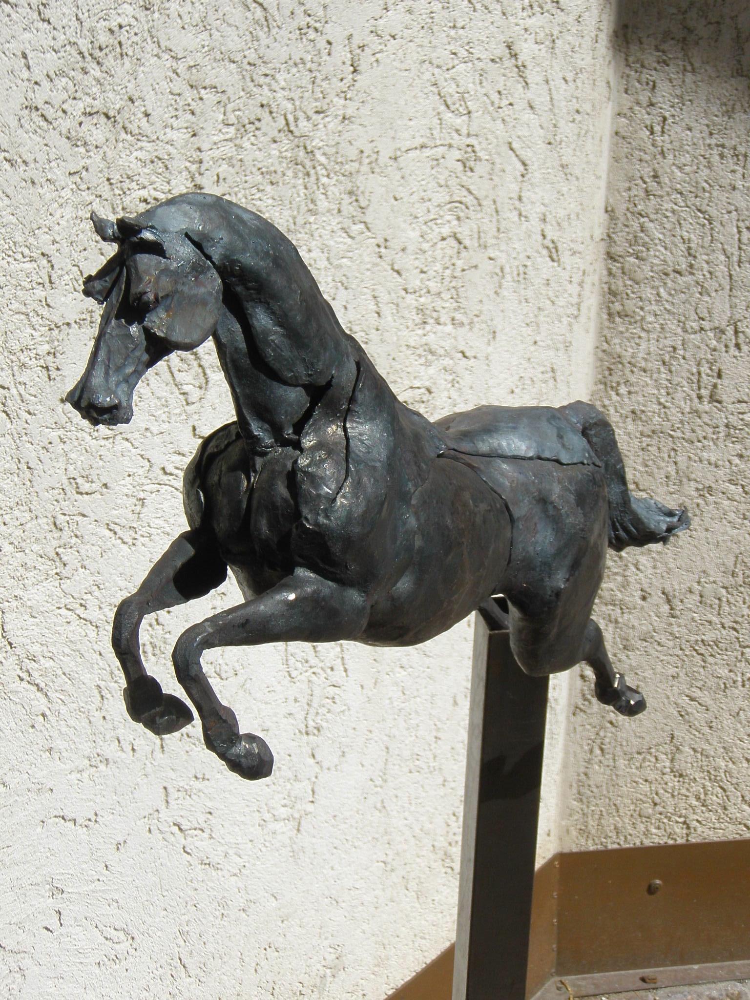Schwarzes springendes Pferd, schwarze schmiedeeiserne Tierskulptur des italienischen Schmieds Zanoni im Angebot 1