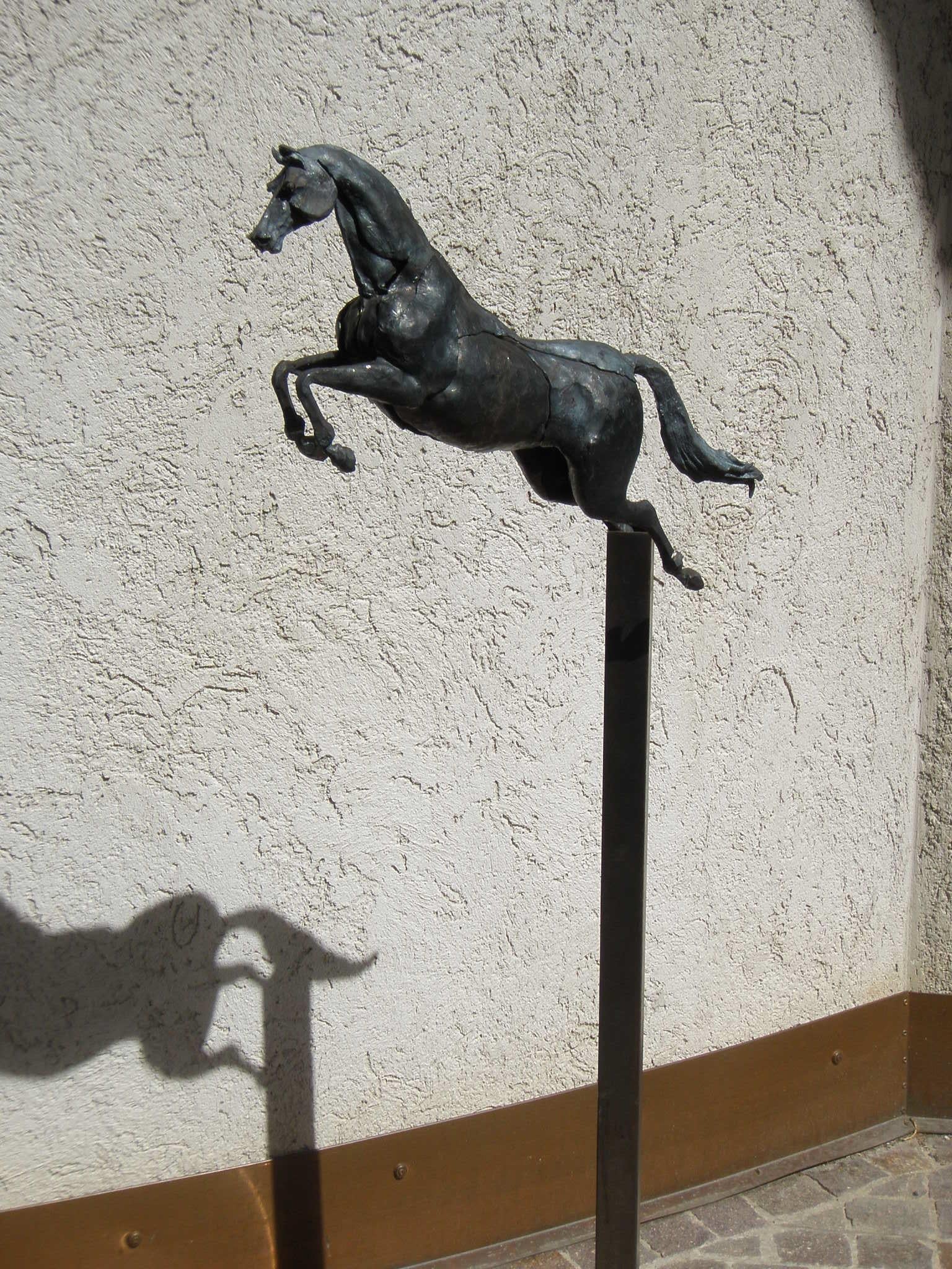 Ivan Zanoni Figurative Sculpture - Jumping horse, black wrought iron animal sculpture by Italian blacksmith Zanoni
