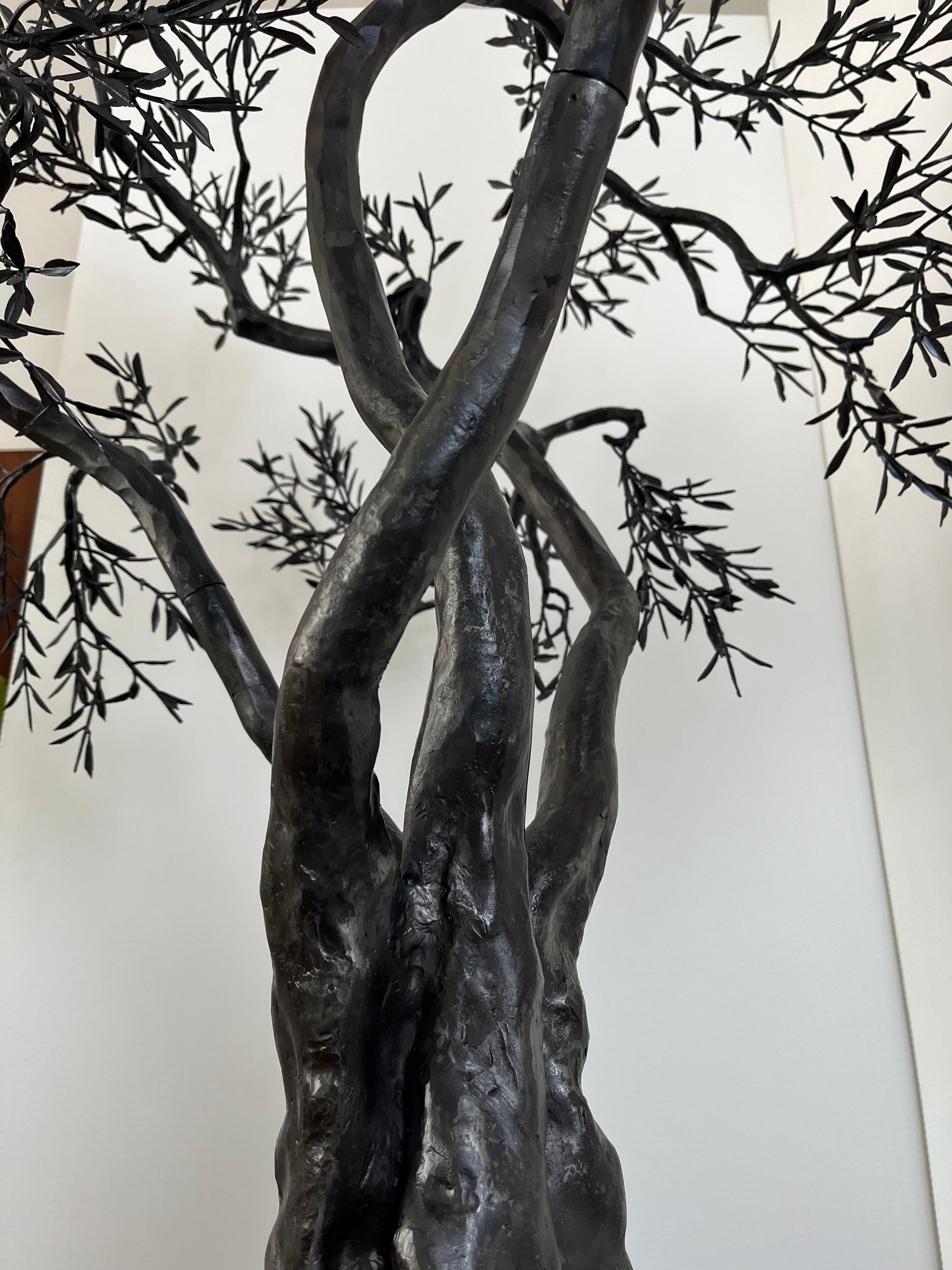 Escultura de olivo, hierro forjado negro, apta para interior y exterior, pieza única - Sculpture Contemporáneo de Ivan Zanoni