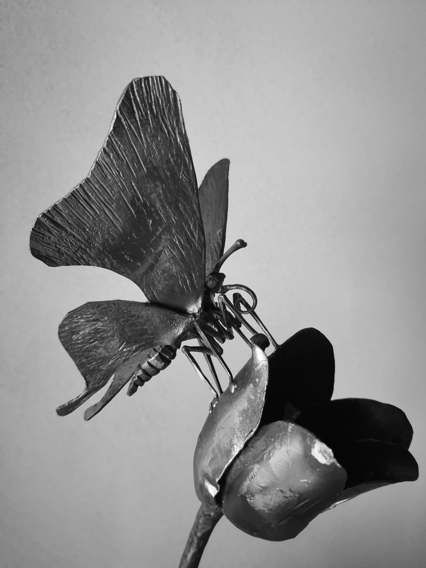 Tulips and Butterfly - Unique wrought iron sculpture - Sculpture Naturalismo di Ivan Zanoni