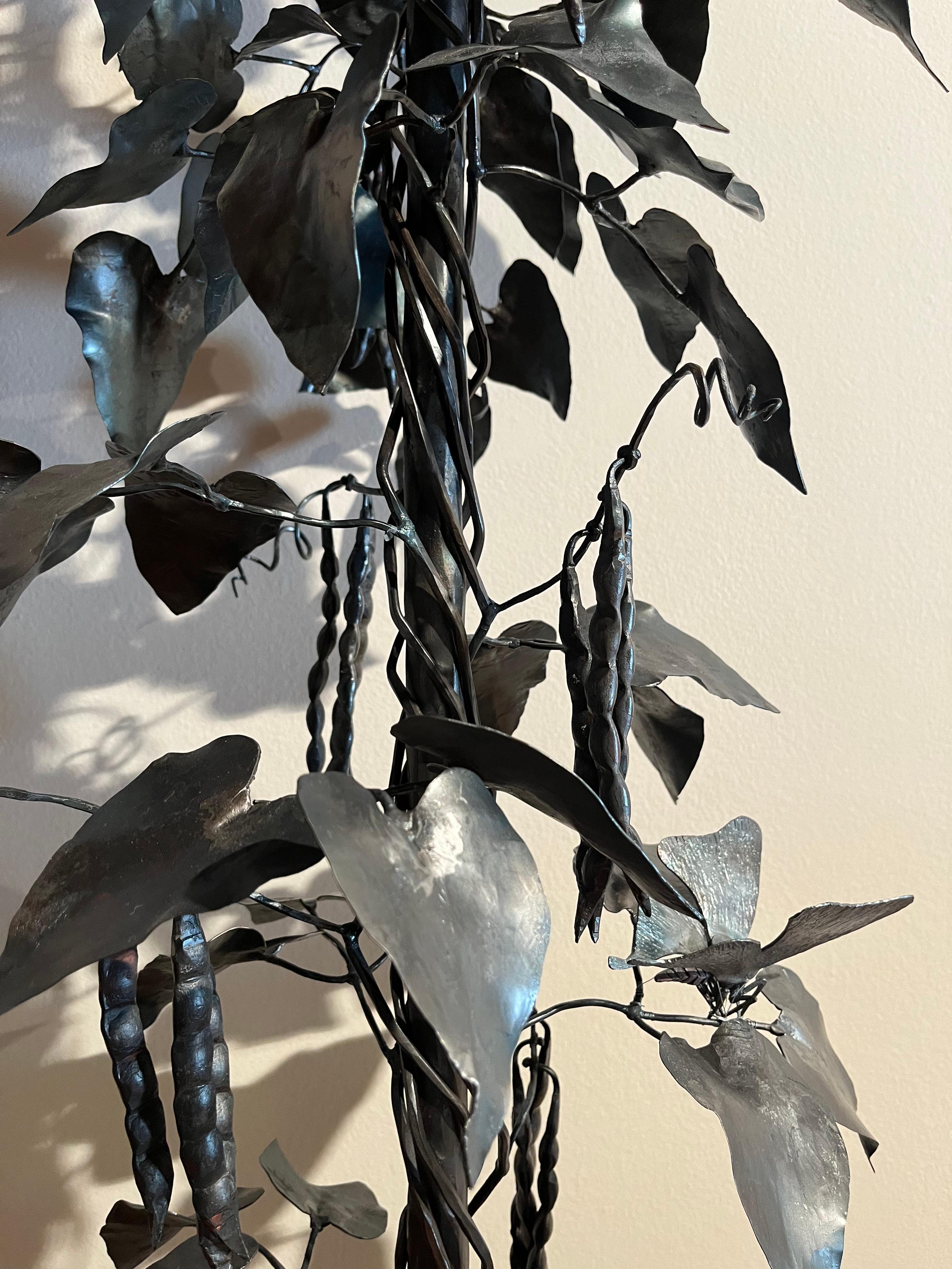 Unique piece black wrought iron Beanstalk  - outdoor indoor sculpture - Figurative Sculpture Beige di Ivan Zanoni