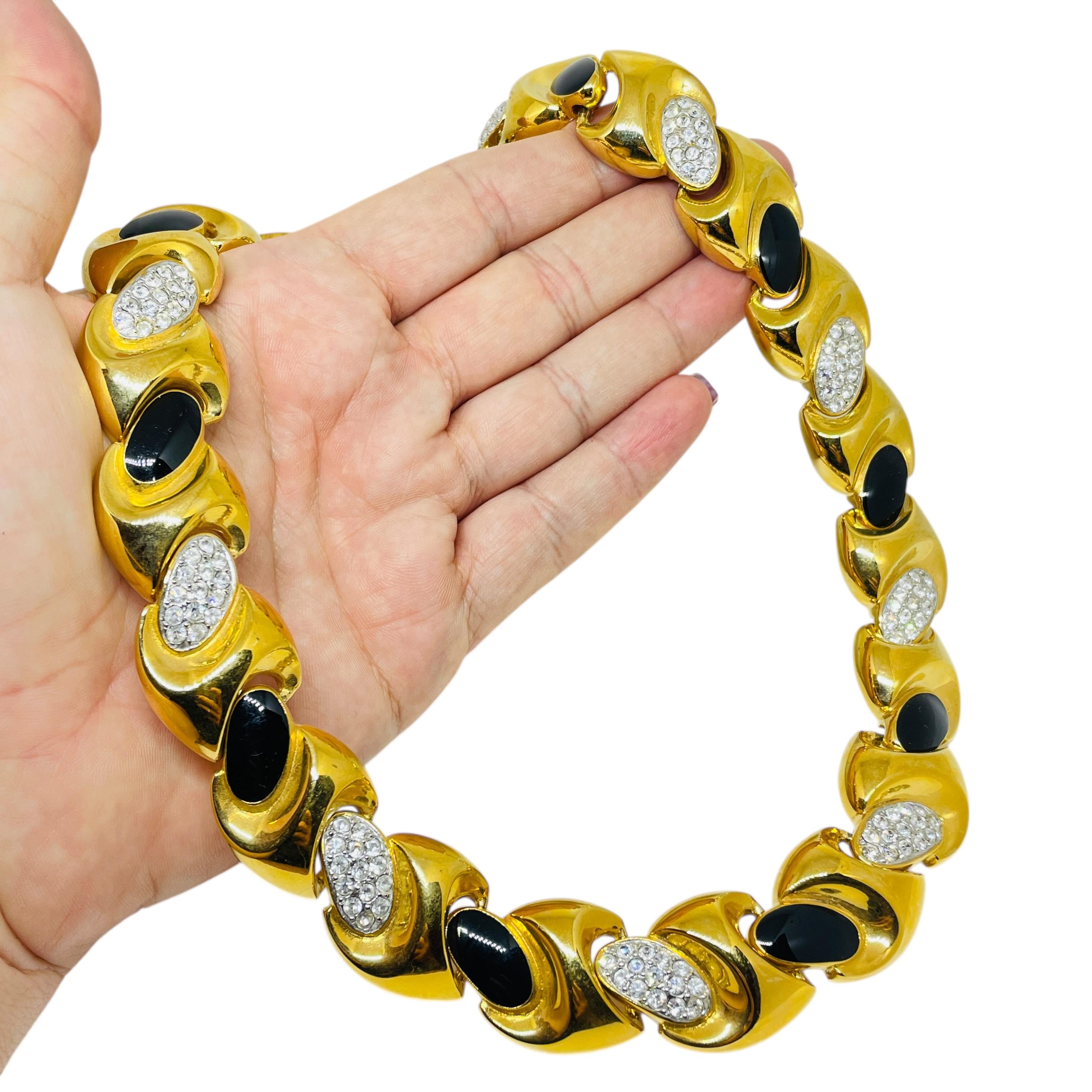 DETAILS

• signed IVANA

• gold plated with glass crystals and enamel

• vintage designer necklace
 
MEASUREMENTS  

• CONDITION

•  very good vintage condition with minimal signs of wear 

 Sku 56

❤️❤️   VINTAGE DESIGNER JEWELRY   ❤️❤️

❤️❤️ 